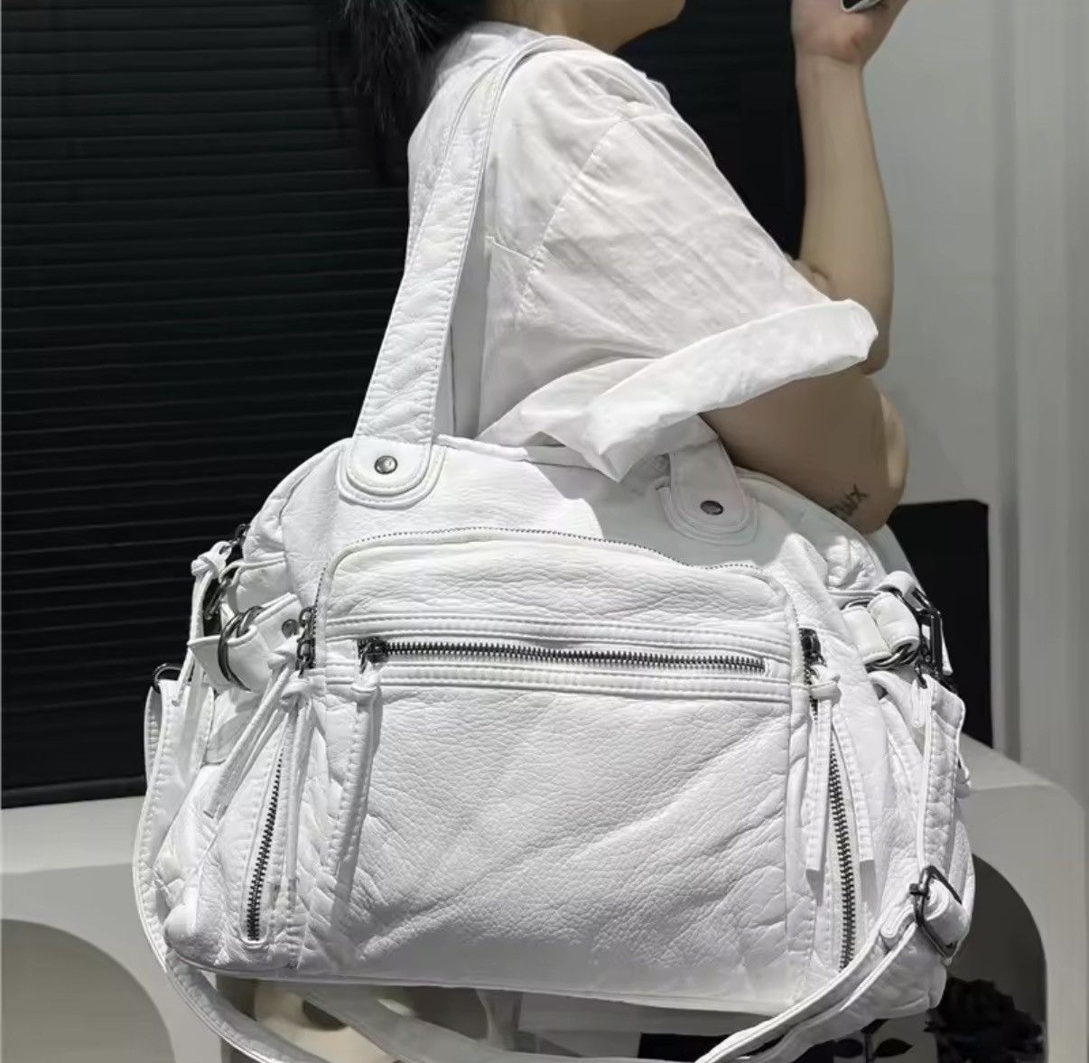 Vintage Y2K Streetwear Retro Style Shoulder Bag Size ONE SIZE - 2 Thumbnail