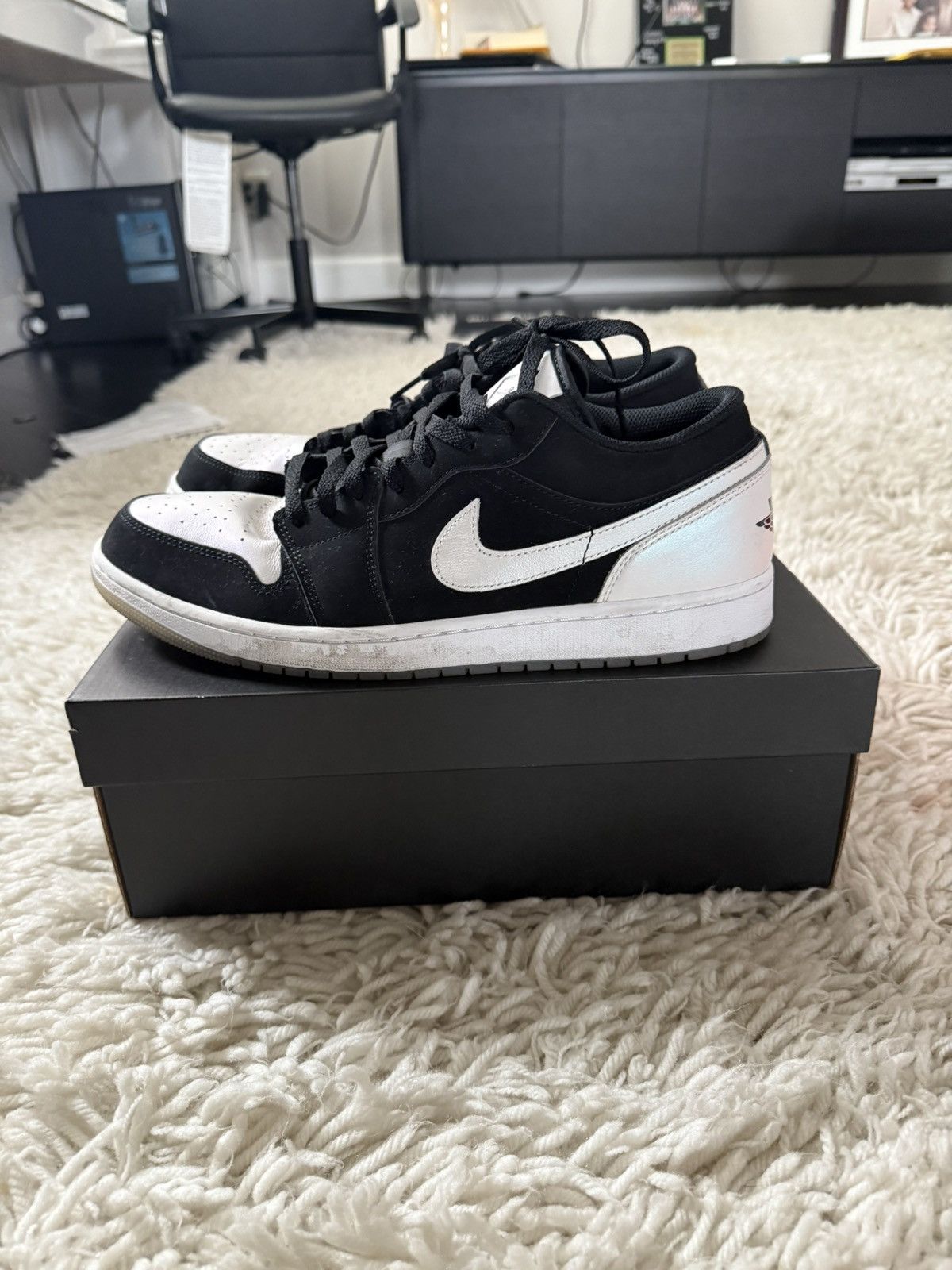 Jordan Brand Air Jordan 1 Low Diamond Toe Size US 13 / EU 46 - 4 Thumbnail