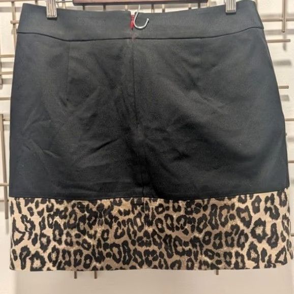 Banana Republic Banana Republic Skirt Womens 10 Black Leopard Print Trim Mini Women Classic Timeless Size 32" / US 10 / IT 46 - 2 Thumbnail