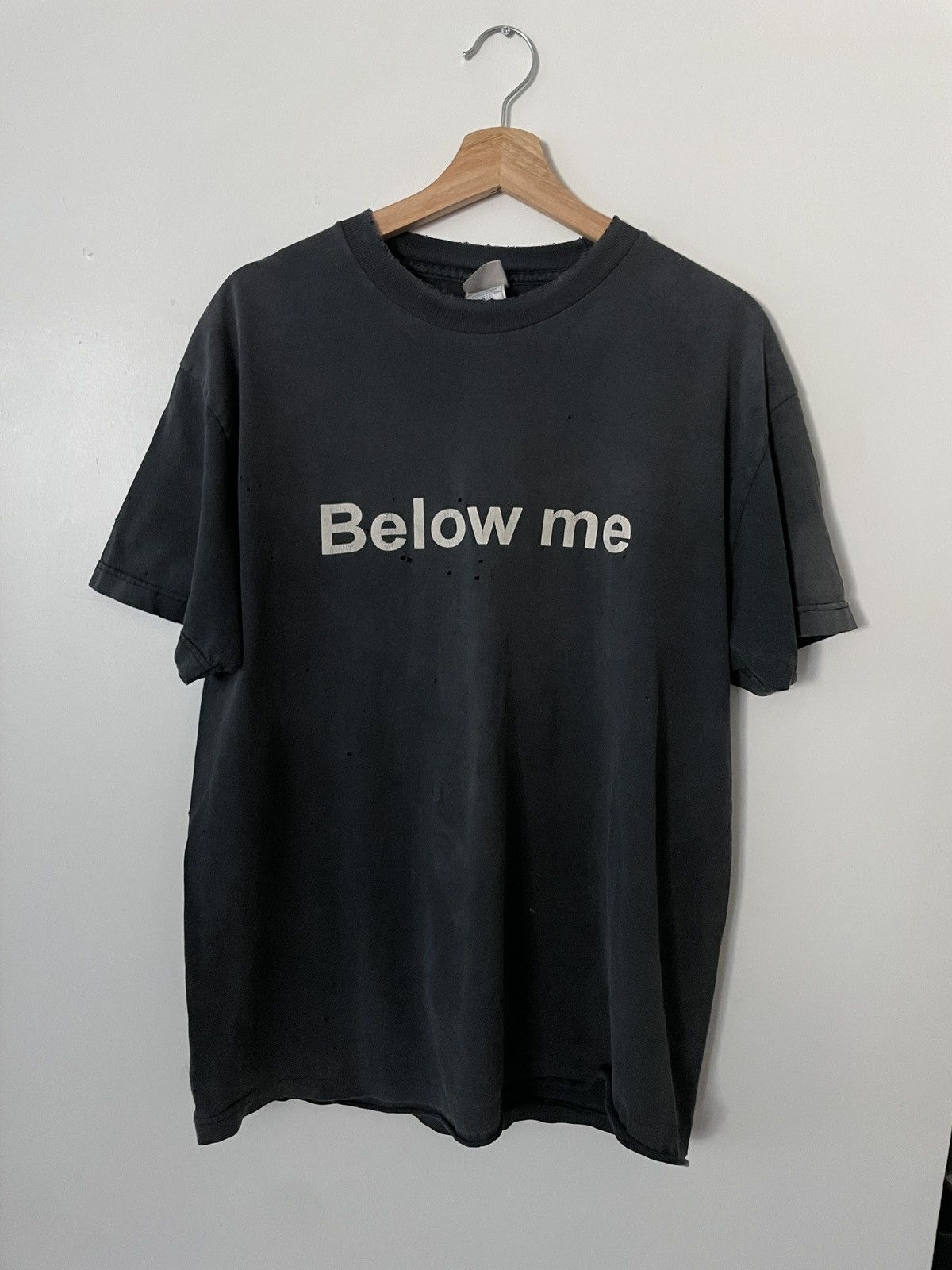 Vintage 90s “below me” tee