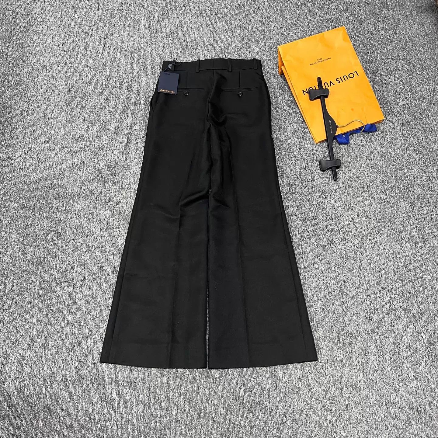 Louis Vuitton Lv Monogram Small Leather Tag Wide Leg Trousers Size 36 NWT Size 26" / US 2 / IT 38 - 2 Thumbnail