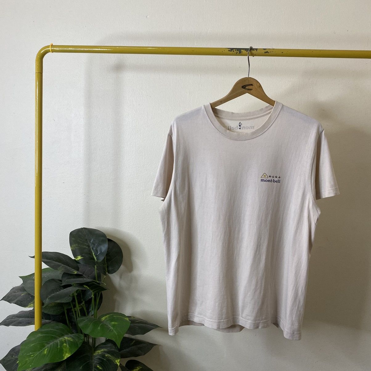 Montbell Vintage 2000s Mont Bell Outdoor Back Graphic T Shirt Size US L / EU 52-54 / 3 - 6 Thumbnail
