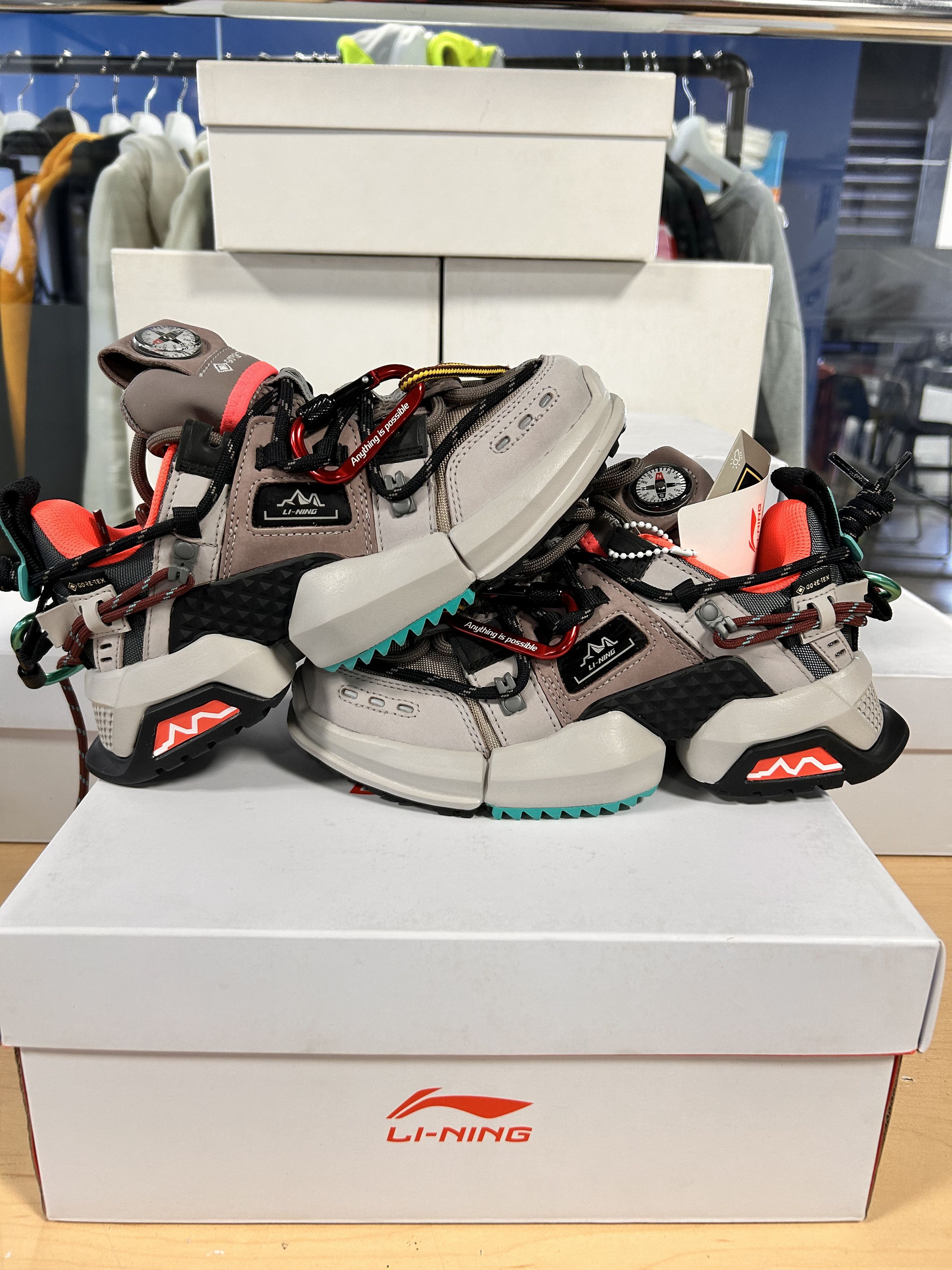Li-Ning Li-Ning Titan Gore-Tex Size US 8 / IT 38 - 1 Thumbnail