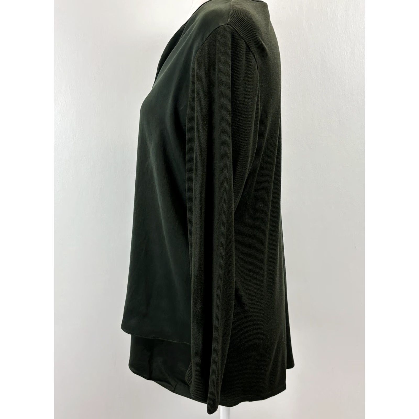 Soft Surroundings SOFT SURROUNDINGS Satin Front Layered Tunic Shirt Long Sleeve Green Medium Women Blouse Satin Tunic Green Womens M Size M / US 6-8 / IT 42-44 - 2 Thumbnail