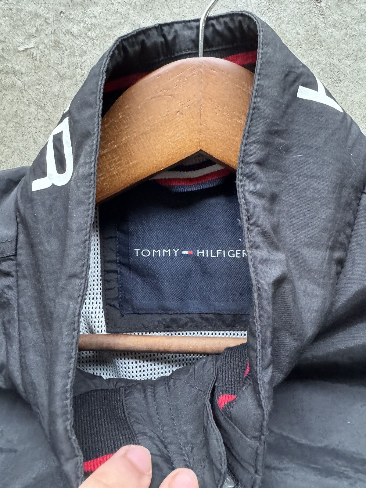 Tommy Hilfiger × Vintage Vintage Y2K Tommy Hilfiger light black rain jacket Size US L / EU 52-54 / 3 - 7 Thumbnail