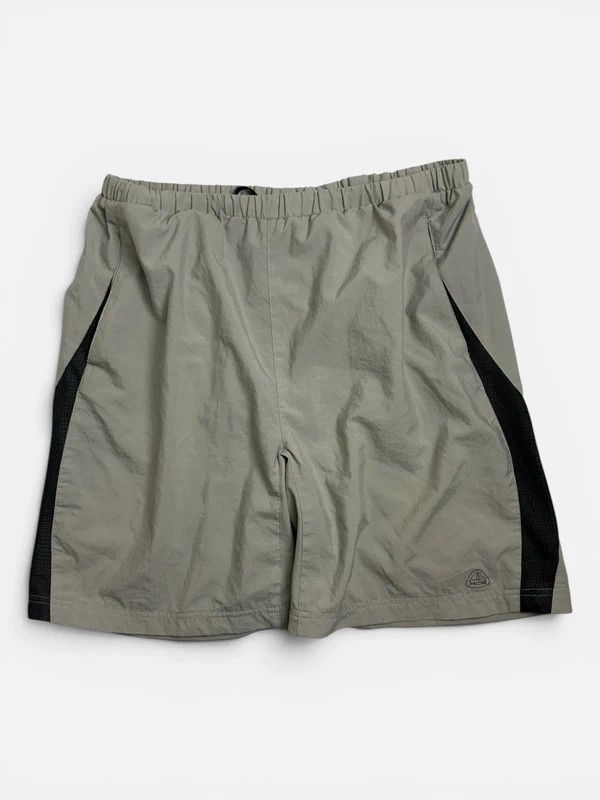 Nike ACG Vintage Nike ACG Grey Nylon Shorts Size US 34 / EU 50 - 1 Thumbnail