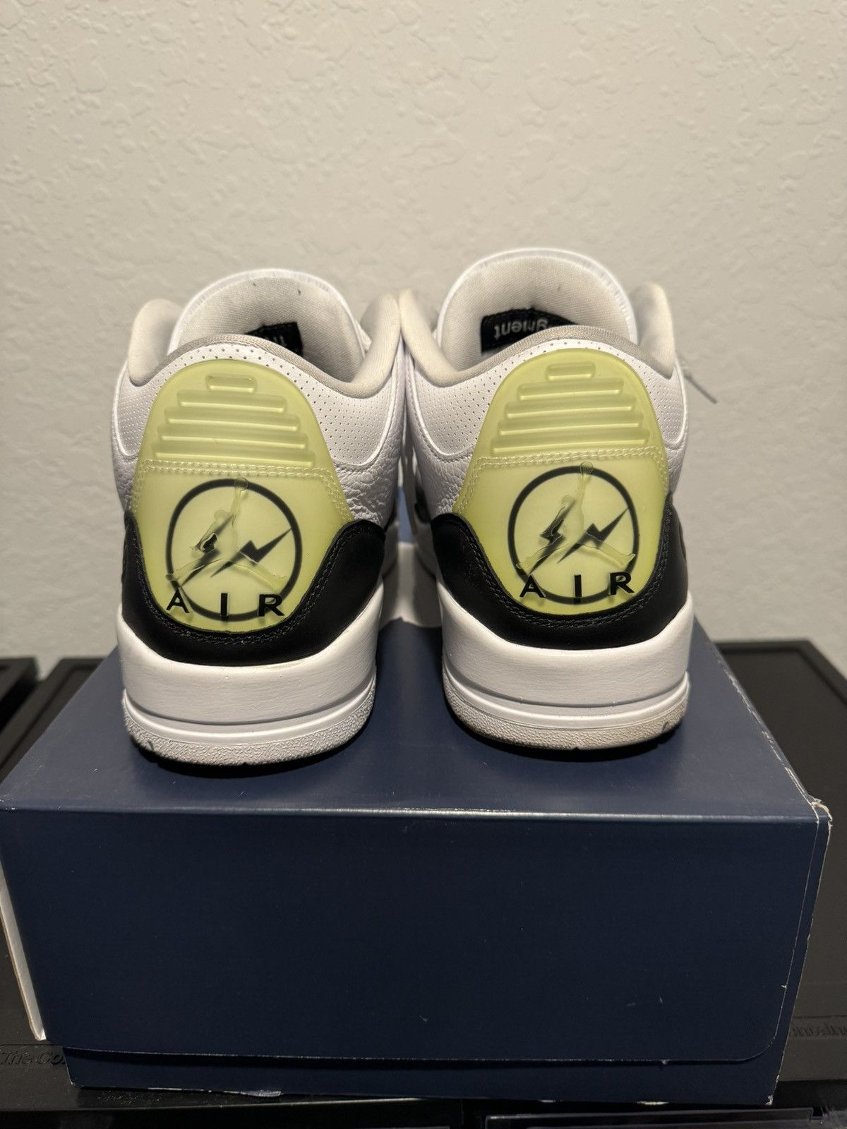 Jordan Brand Jordan 3 Fragment Size US 11 / EU 44 - 4 Thumbnail