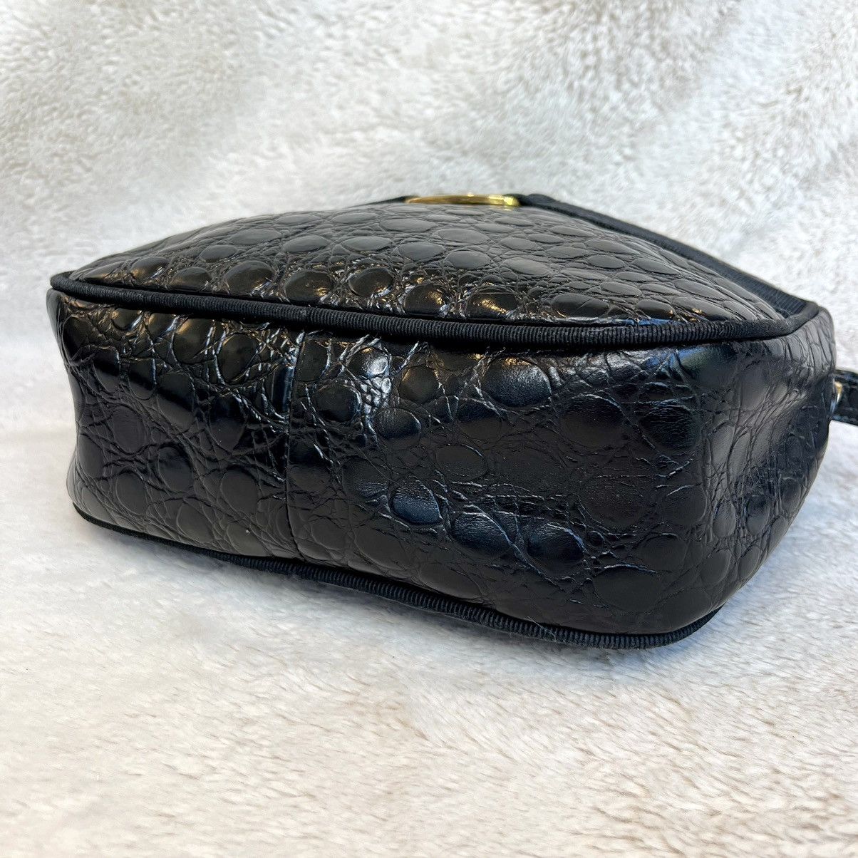 Salvatore Ferragamo Ferragamo Vala Black Croco Embossed Crossbody Bag Size ONE SIZE - 7 Thumbnail