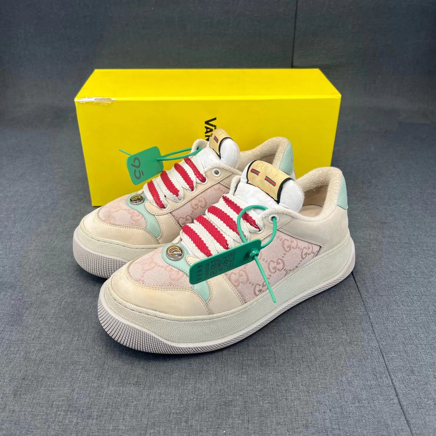 Gucci Gucci Pangding White/Pink 37.5 US Size US 7 / IT 37 - 1 Thumbnail
