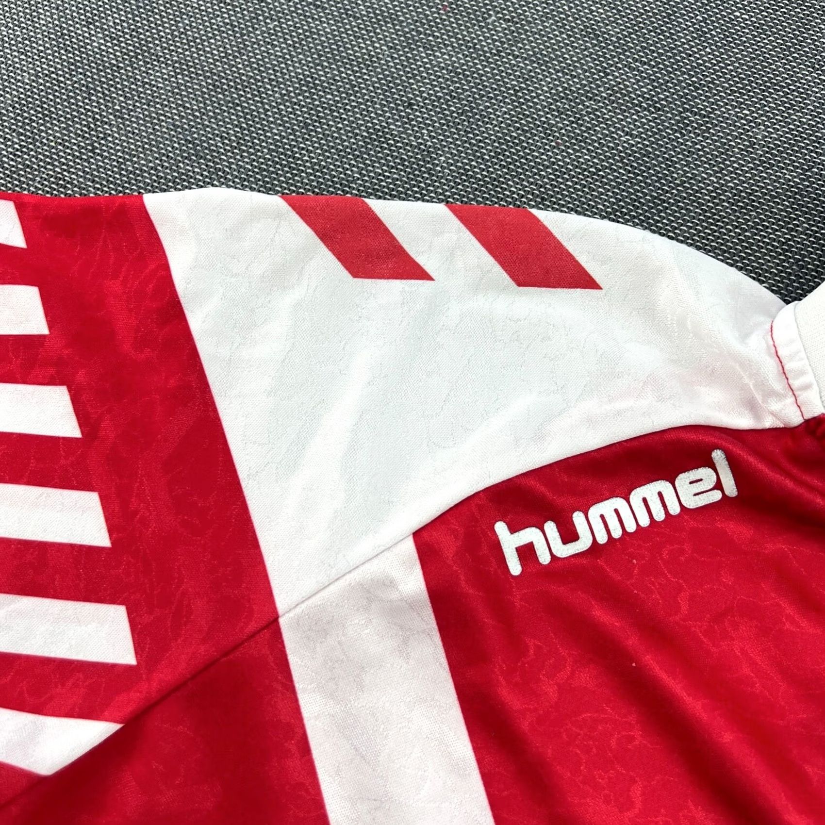 Hummel Hummel Denmark 1992 1994 Home #9 Povlsen Football Jersey L Red Short Sleeve Pullover Moisture Wicking Quick Dry Mens Jersey Size US L / EU 52-54 / 3 - 7 Thumbnail