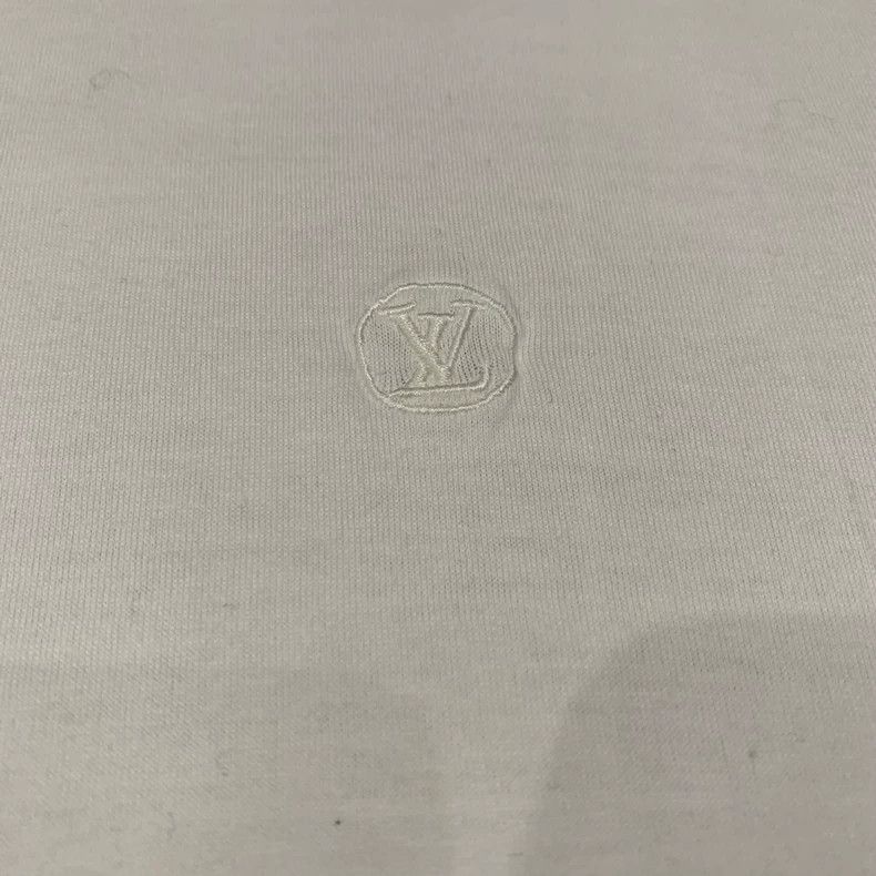 Louis Vuitton Louis Vuitton White embroidered small logo short sleeve Size US L / EU 52-54 / 3 - 6 Thumbnail
