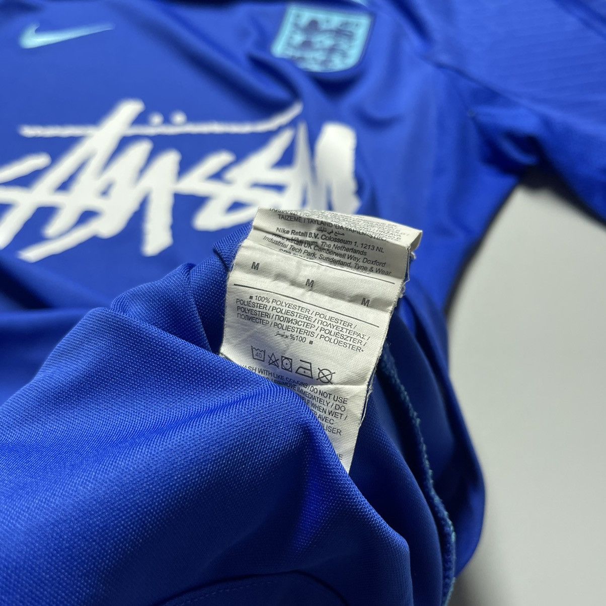 Vintage ENGLAND x STUSSY NIKE 2022 WORLD CUP SOCCER TRAINING JERSEY Size US M / EU 48-50 / 2 - 9 Thumbnail