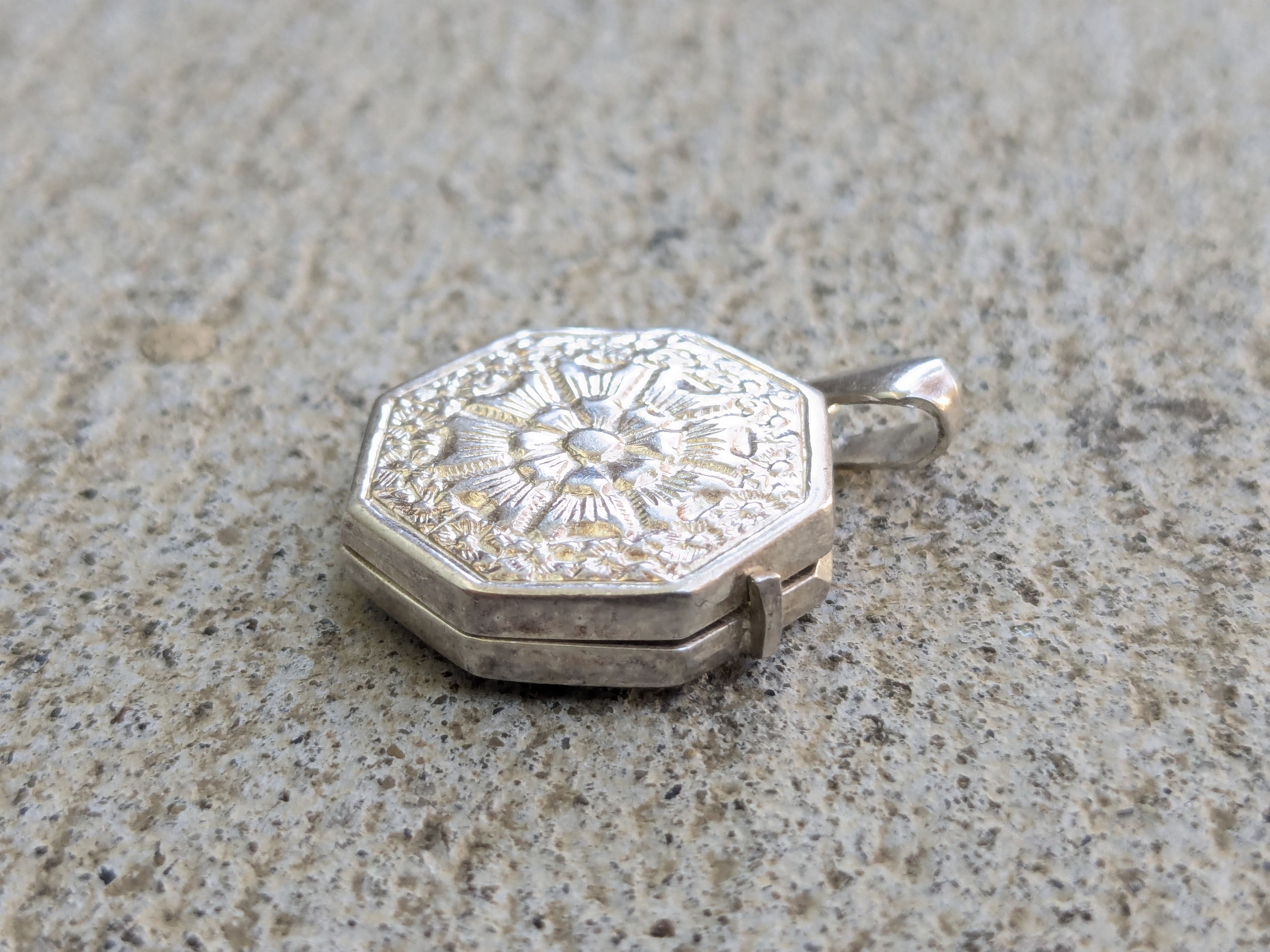 Jewelry Vintage Sterling Silver Pendant Locket Picture Octagon Size ONE SIZE - 7 Thumbnail