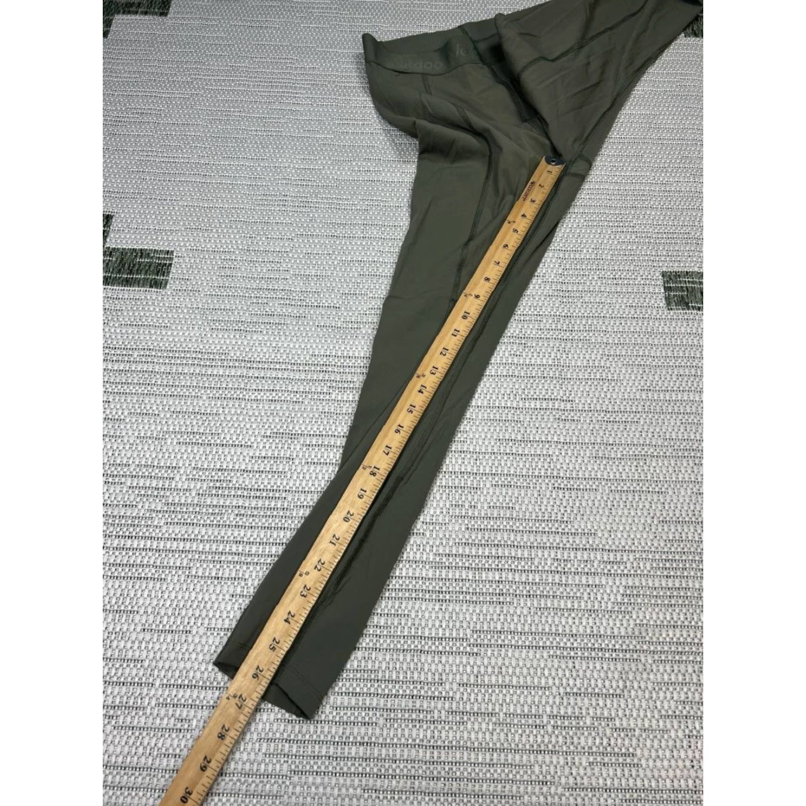 Outdoor Voices Outdoor Voices Leggings Women Medium Green Athleisure 7/8 Bloom Superform Nylon Spandex Stretch Comfort Easy Care Gym & Training Yoga Size 26" / US 2 / IT 38 - 2 Thumbnail