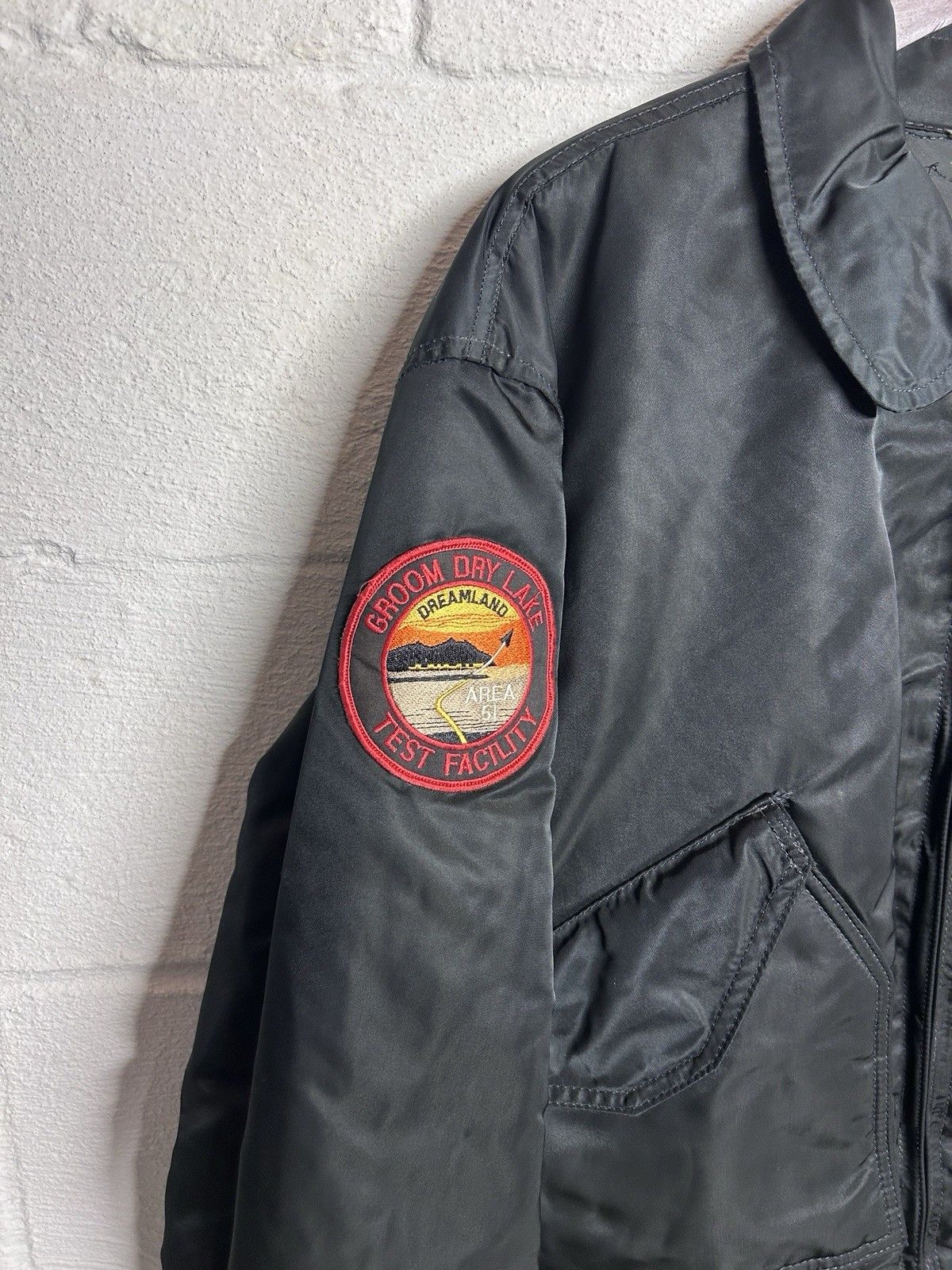 Alpha Industries VTG 1995 Independence Day 4 Movie Visual Effects Crew Jacket Size US XL / EU 56 / 4 - 2 Thumbnail