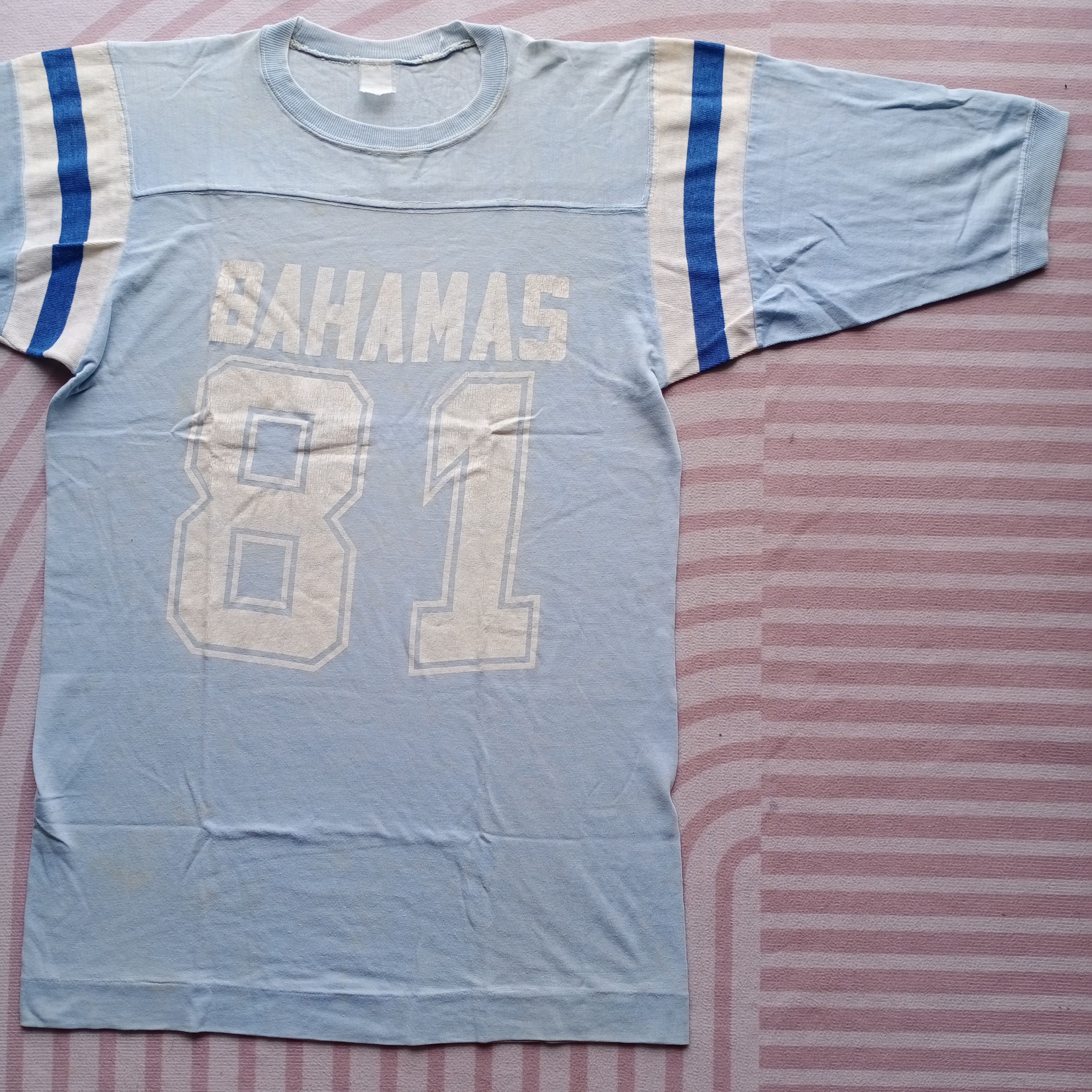 Vintage Vintage 80s Bahamas 81 raglan tshirt Hawaii Souvenir Size US S / EU 44-46 / 1 - 2 Thumbnail