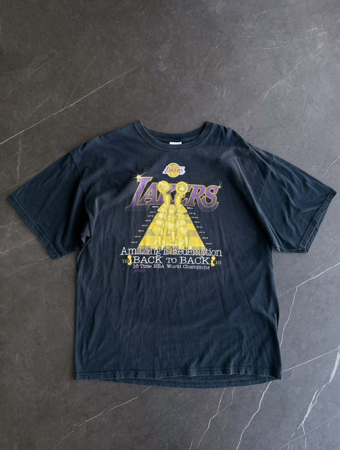 NBA × Vintage Vintage Los Angeles Lakers 2010 “Back to Back” Tee Size US XL / EU 56 / 4 - 1 Thumbnail