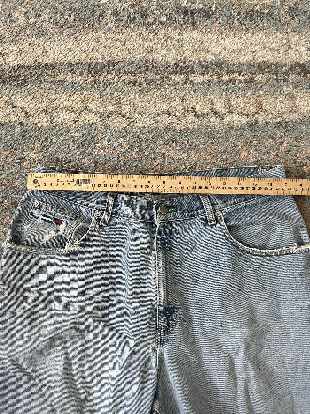 Tommy Hilfiger × Vintage VTG Tommy Hilfiger Distressed Jean Shorts Size 34 RARE Size US 34 / EU 50 - 4 Thumbnail