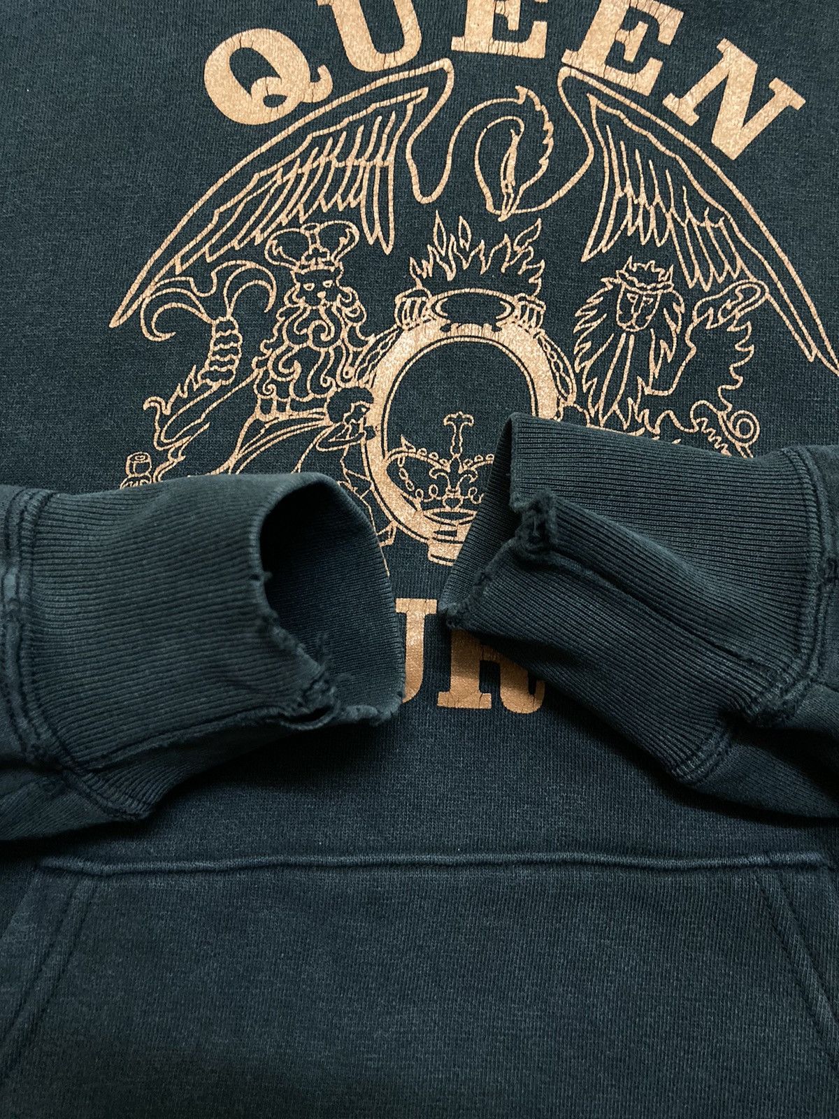 Band Tees VINTAGE QUEEN HOODIE Size US M / EU 48-50 / 2 - 12 Thumbnail