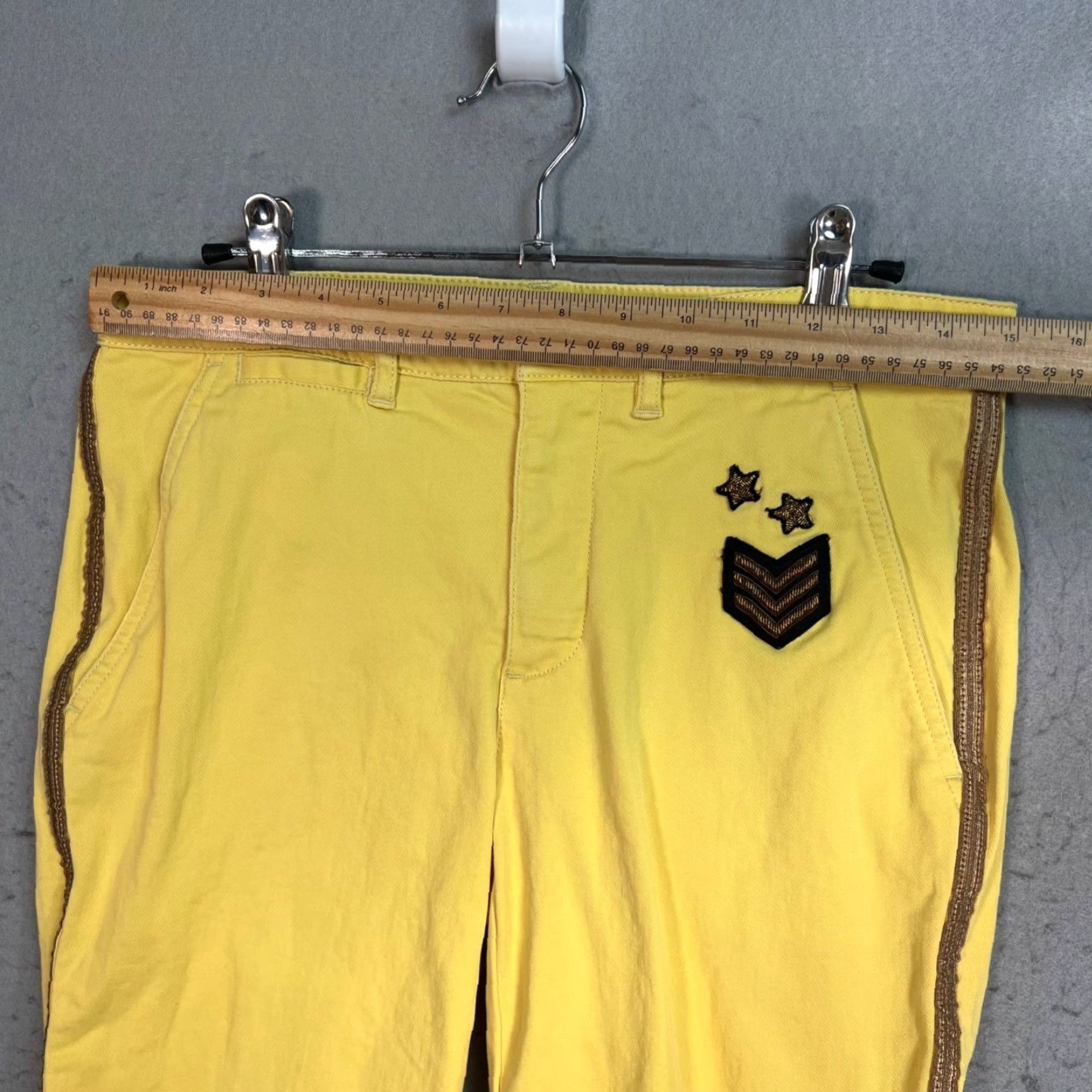 Ralph Lauren Lauren Ralph Lauren Womens Shorts Yellow Twill 2 Casual Walking Chino Inseam 9 in Adult Womens 2 Yellow Twill Shorts with Star & Chevron Patch Size 26" / US 2 / IT 38 - 7 Thumbnail