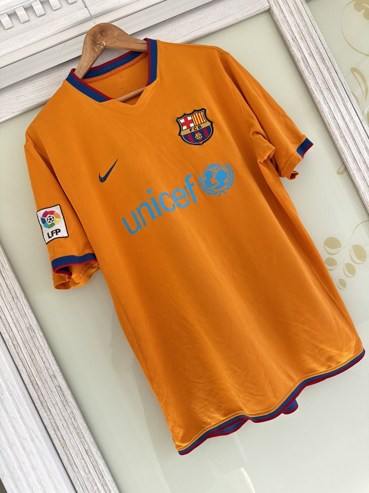 Nike Vintage Barcelona 2006-2007 Away Soccer Jersey Football Kit Size US L / EU 52-54 / 3 - 5 Thumbnail