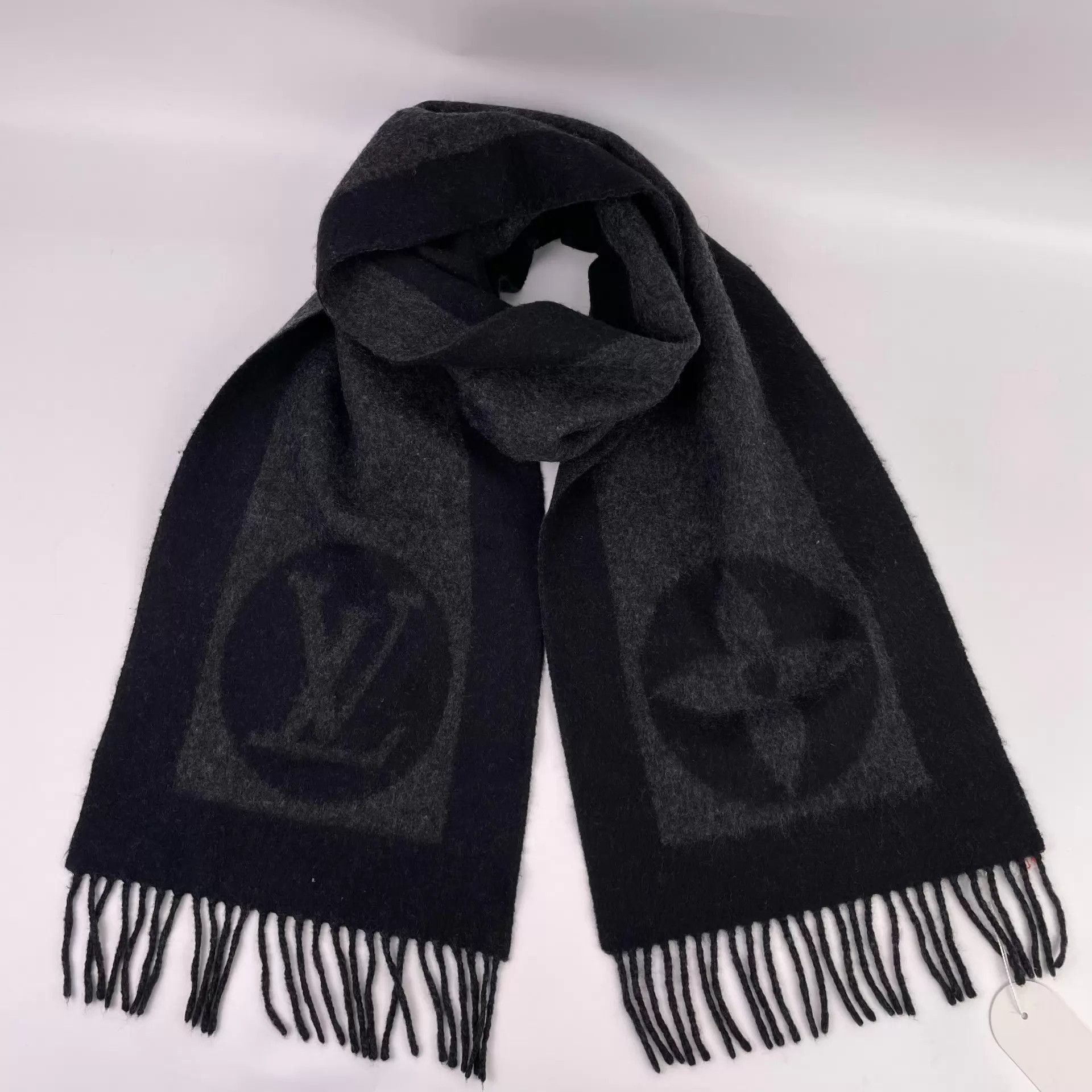 Louis Vuitton LV Black Embossed Scarf Size ONE SIZE - 1 Thumbnail