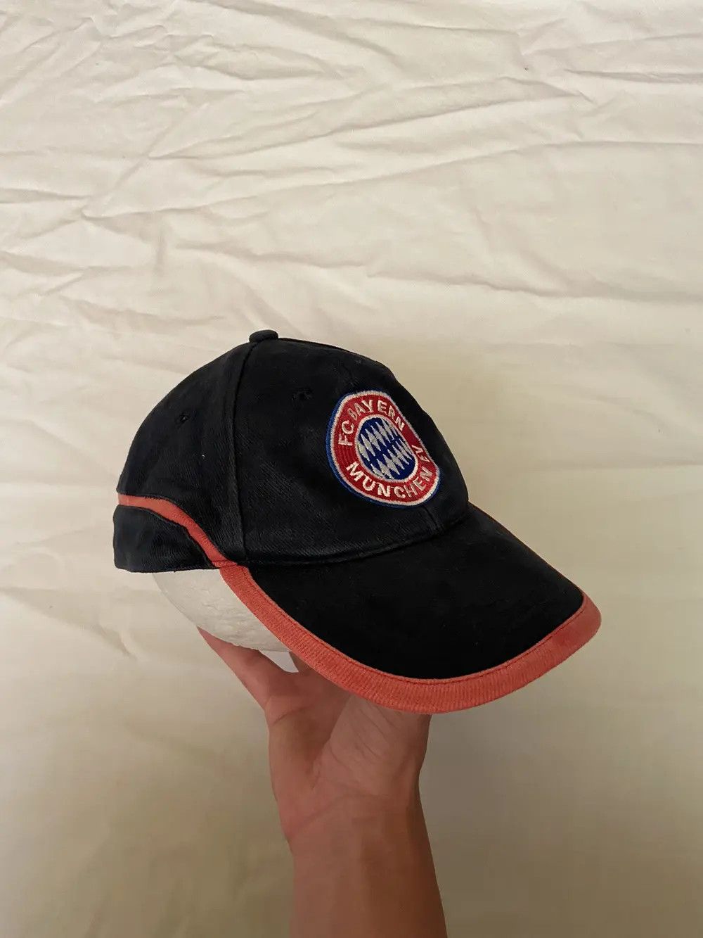 Vintage VINTAGE 90’S BAYERN MUNICH SOCCER FADED VELVET CAP HAT Y2K Size ONE SIZE - 7 Thumbnail