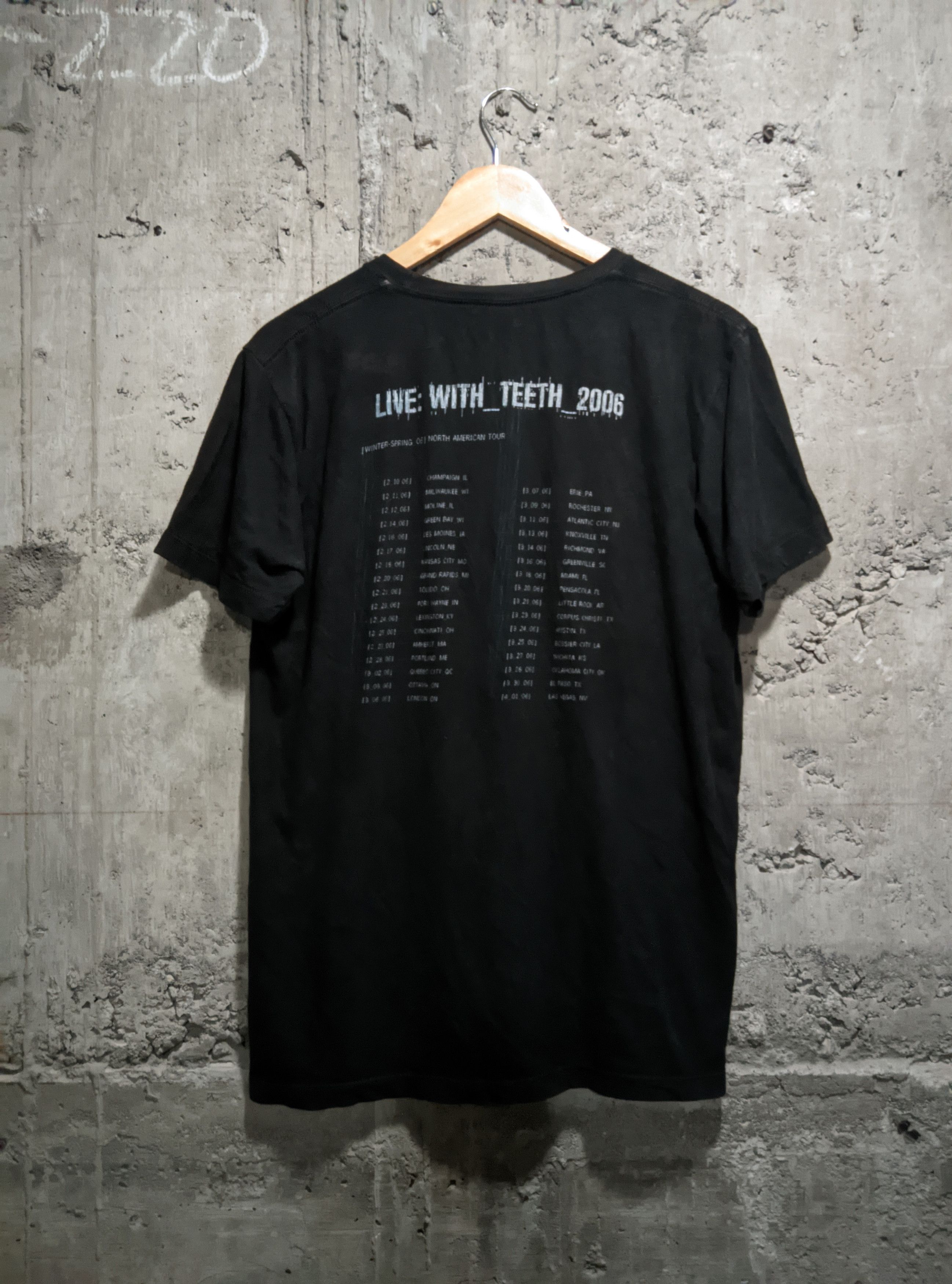 Band Tees Vintage 2006 nine inch nails Nin live with teeth tour Size US L / EU 52-54 / 3 - 2 Thumbnail