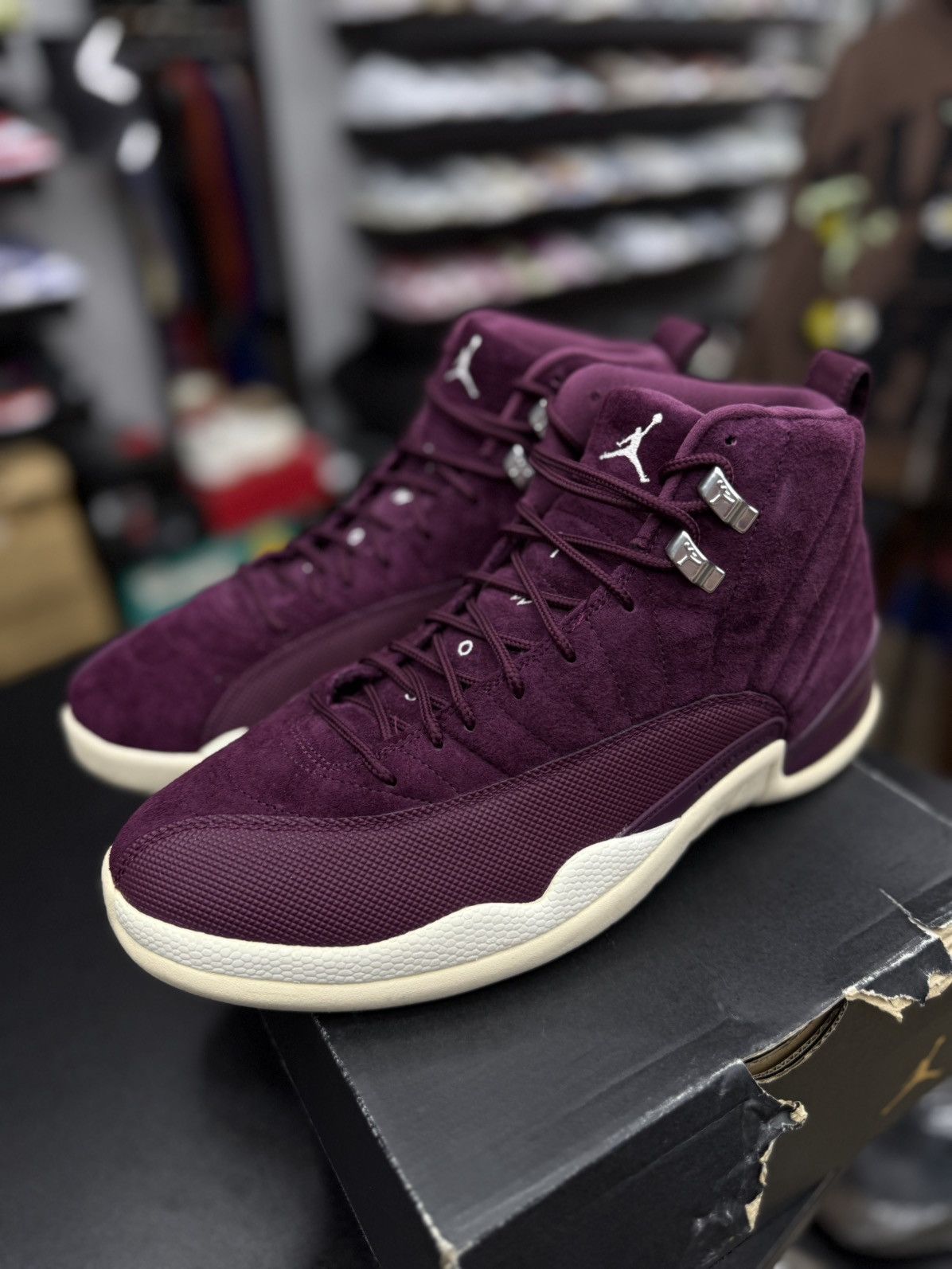 Jordan Brand Jordan 12 Bordeaux 2017 (130690-617) Size 10.5 🧼 Size US 10.5 / EU 43-44 - 5 Thumbnail