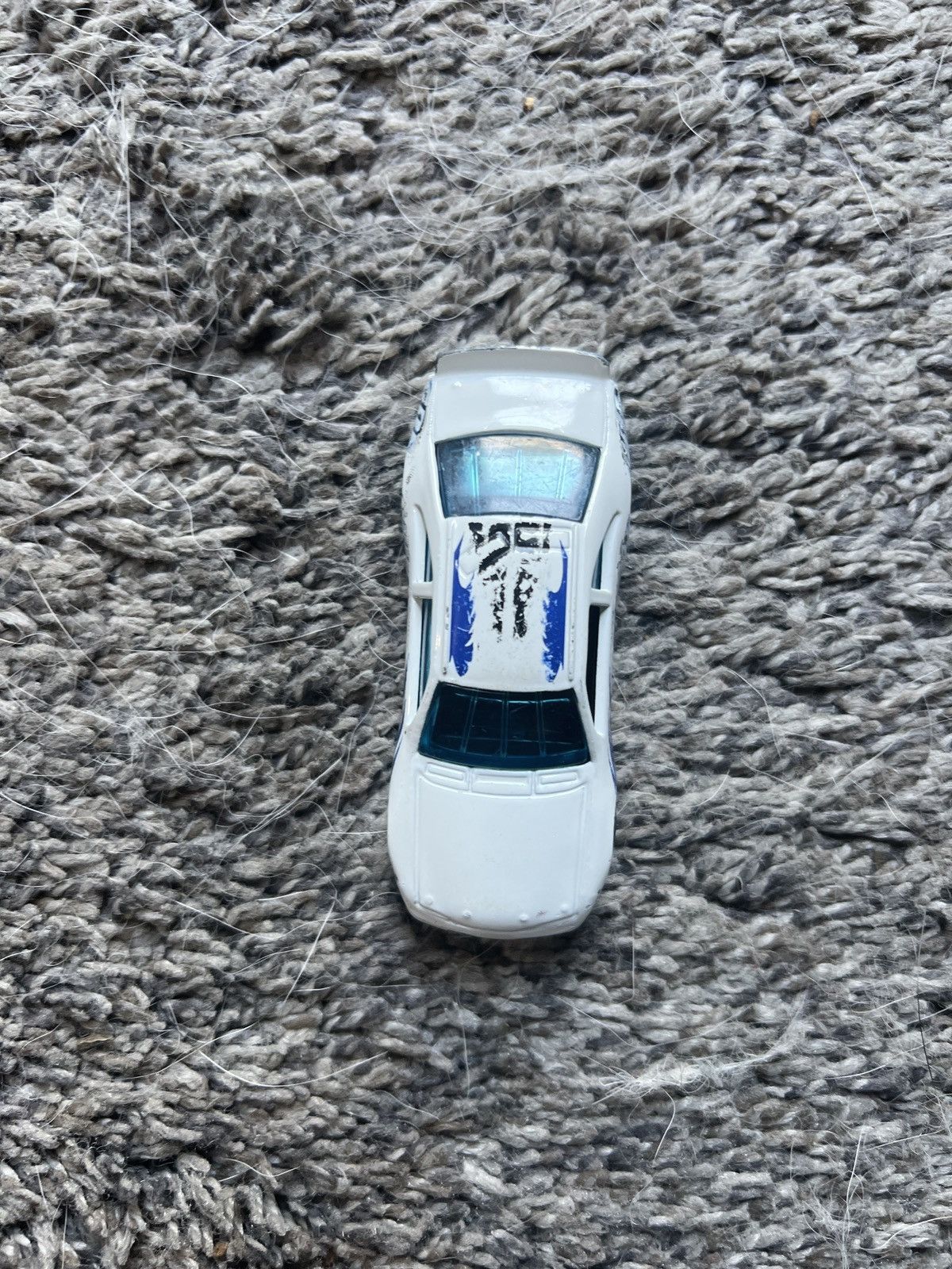 Vintage 1996 Hot Wheels Great White Carris Racing Die-Cast Car Size ONE SIZE - 2 Thumbnail