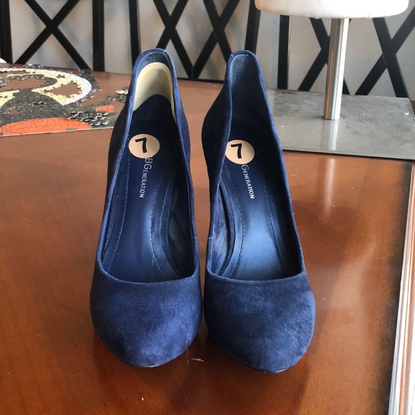 Bcbgmaxazria BCBGENERATION heels, suede blue classic chic timeless sz 7 Size US 7 / IT 37 - 3 Thumbnail