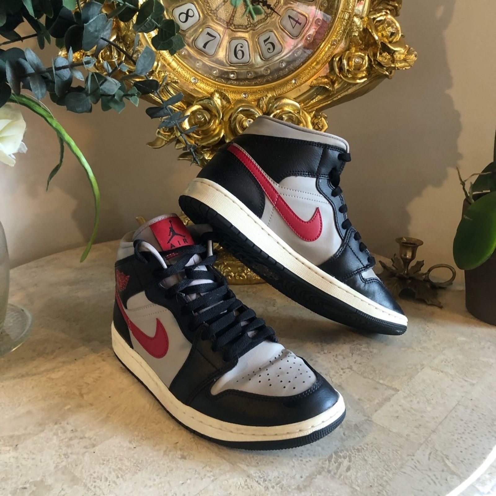 Nike Air Jordans Nike Grey Back and Red size9 Size US 9 / IT 39 - 2 Thumbnail