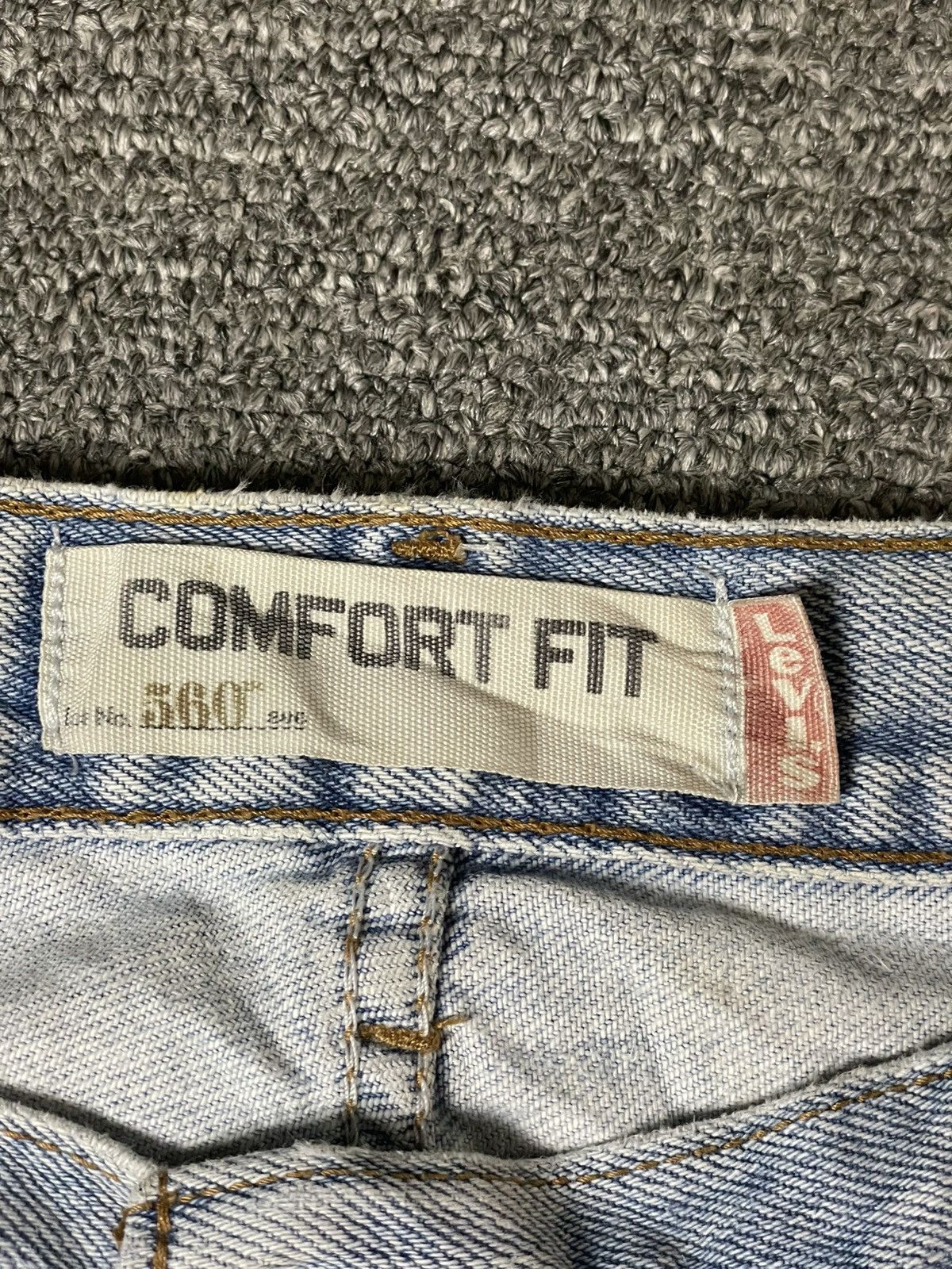 Levi's × Vintage Levis 560 Comfort Fit Ripped Jeans (106) Size US 36 / EU 52 - 4 Thumbnail
