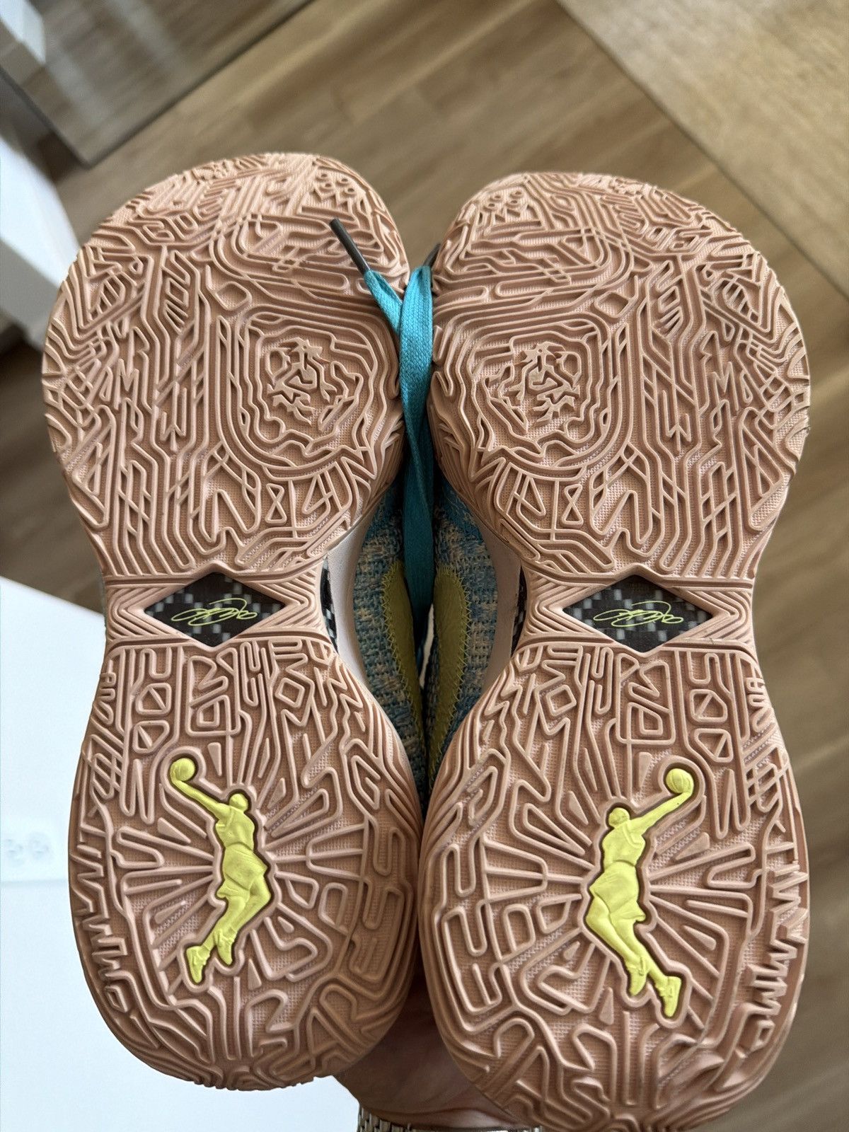 Nike Lebron 20 Sneakers Size US 10.5 / EU 43-44 - 7 Thumbnail