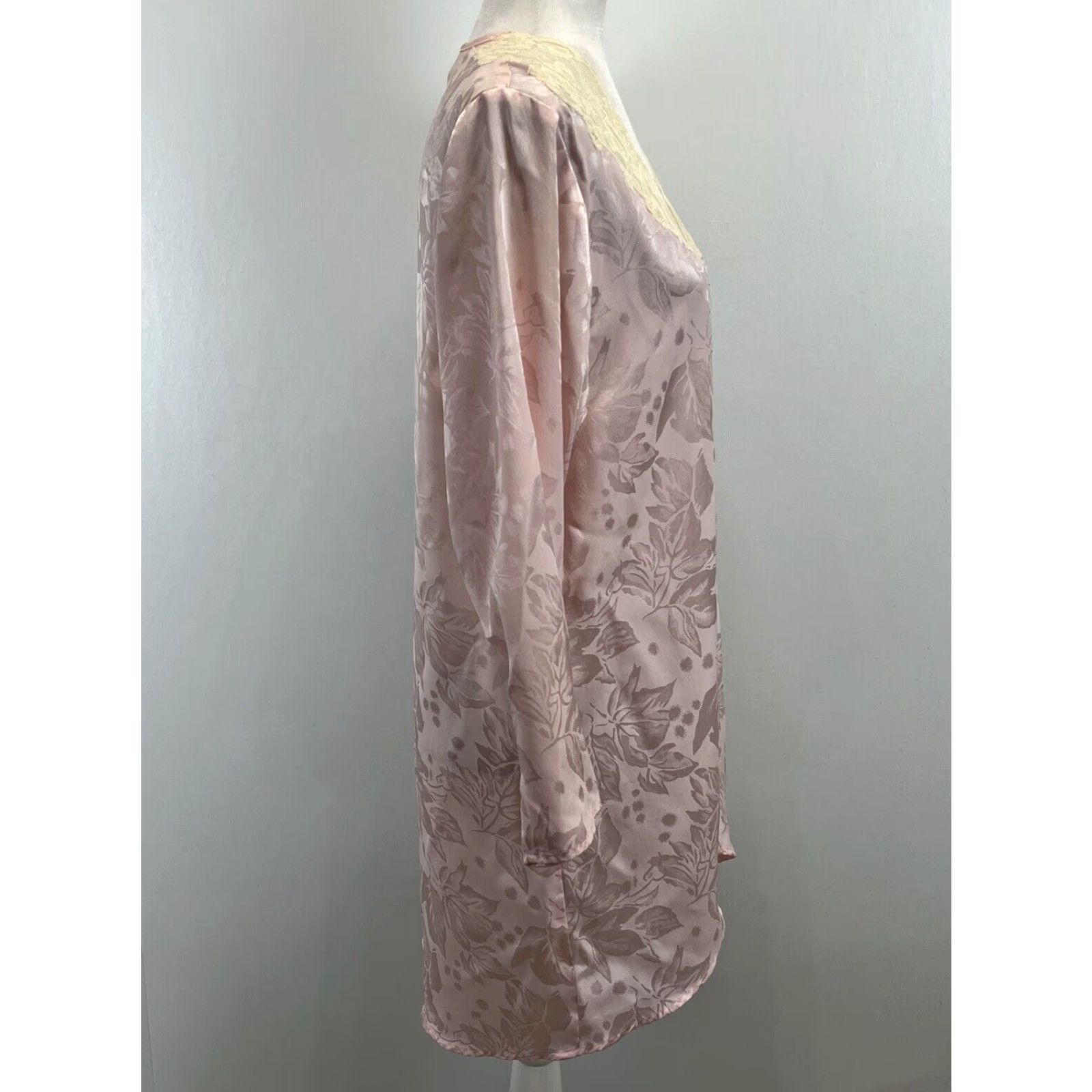Victoria's Secret Vintage Victoria’s Secret Satin Embossed Robe Sz S Open Front Lace Trim Gold Label Size ONE SIZE - 4 Thumbnail