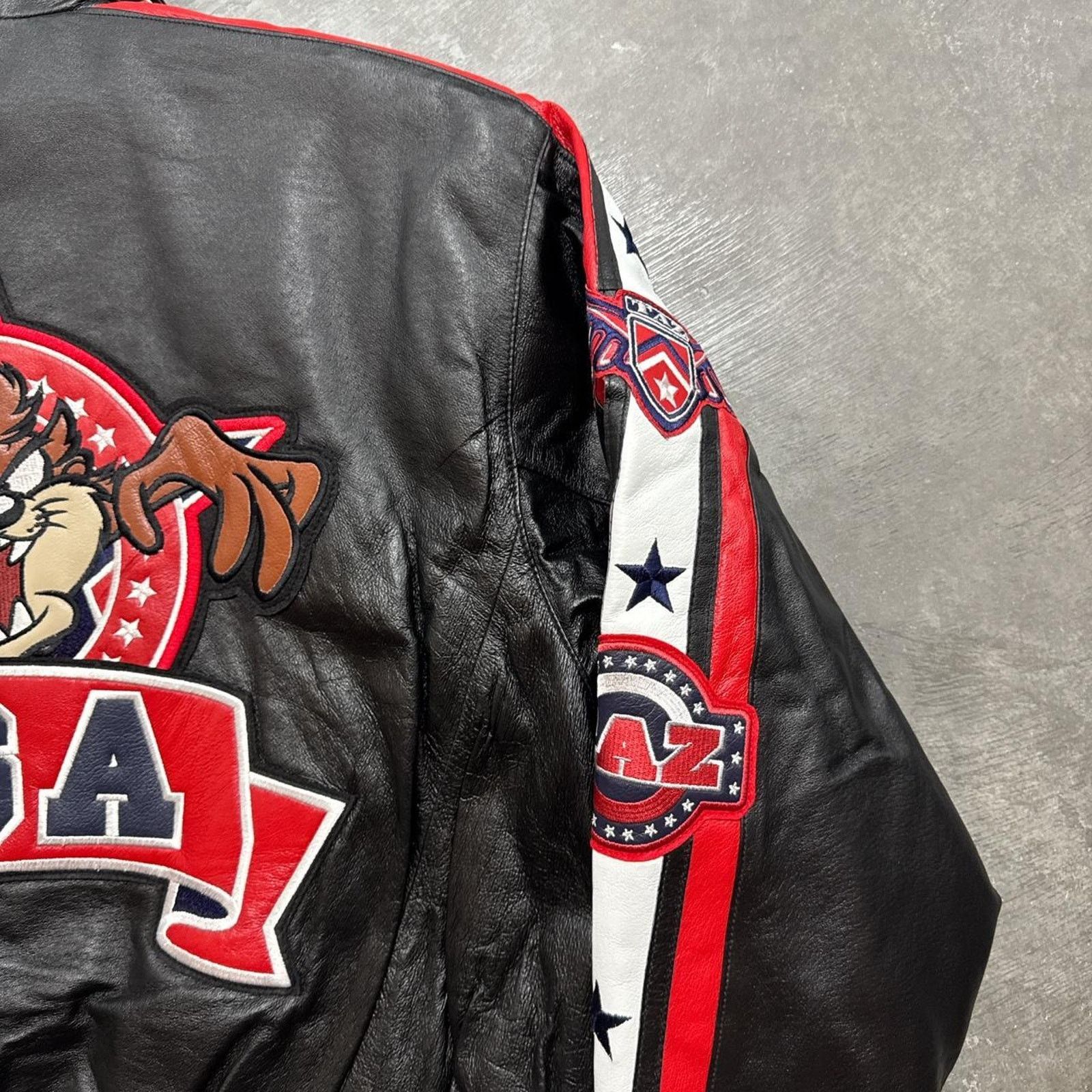 Vintage Vintage TAZ Tasmanian Devil USA Looney Tunes Leather Jacket Size US L / EU 52-54 / 3 - 4 Thumbnail