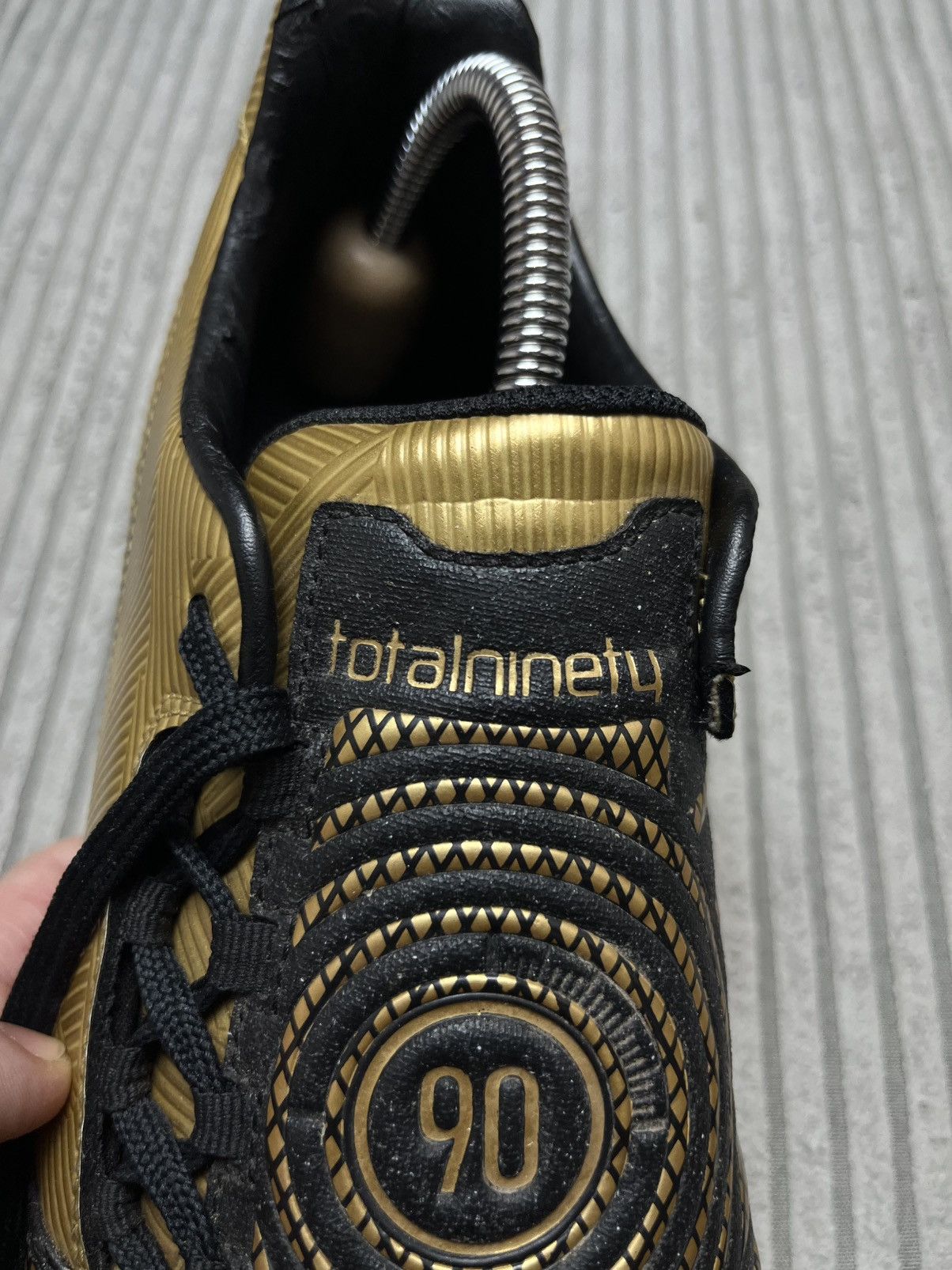 Nike Hype Nike Total 90 Shoot II MG Gold Football Cleats 00s Size US 9.5 / EU 42-43 - 11 Thumbnail