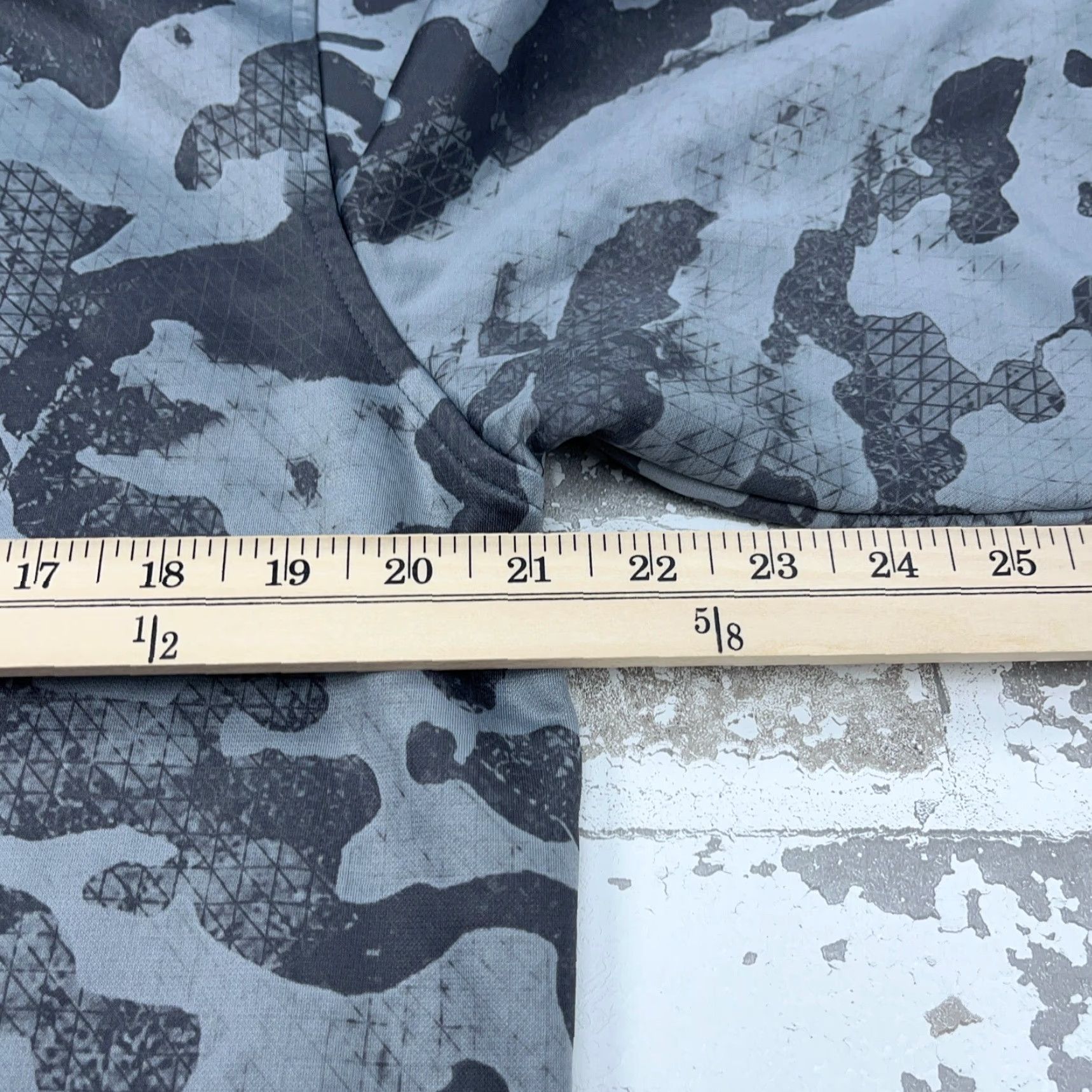 Under Armour Under Armour Hoodie Men Medium Camo Gray Green Sweatshirt Geometric Logo Pullover All Seasons Hooded Pocket Lightweight Regular Machine Washable Size US M / EU 48-50 / 2 - 7 Thumbnail