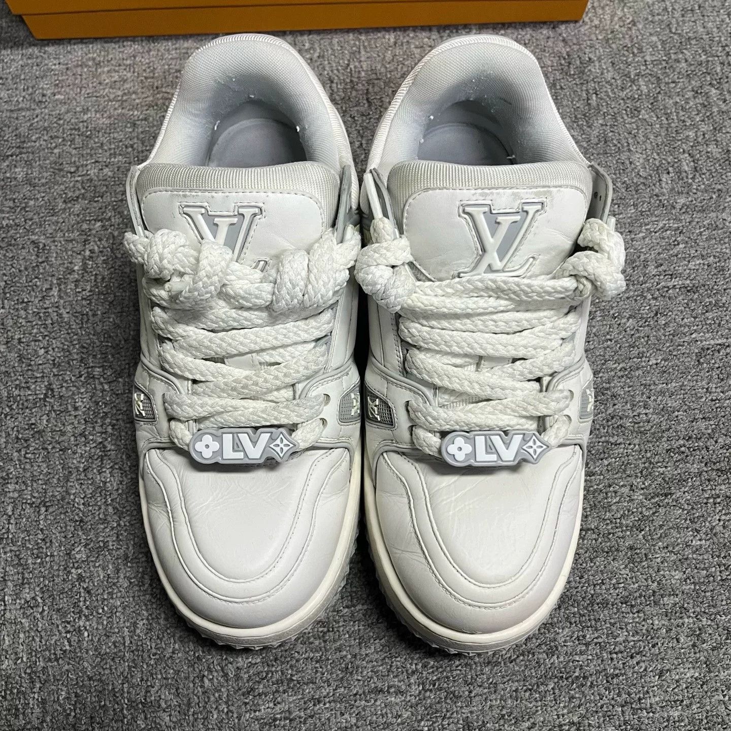 Louis Vuitton Louis Vuitton White Gray Low-Top Sneakers Size US 8 / EU 41 - 3 Thumbnail