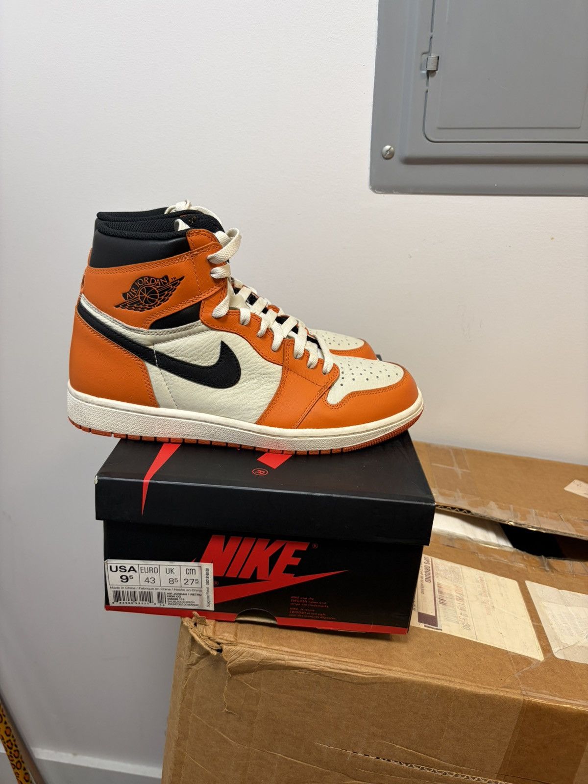 Jordan Brand Air Jordan 1 Retro Reverse Shattered Backboard Sz 9.5 (2016) Size US 9.5 / EU 42-43 - 2 Thumbnail