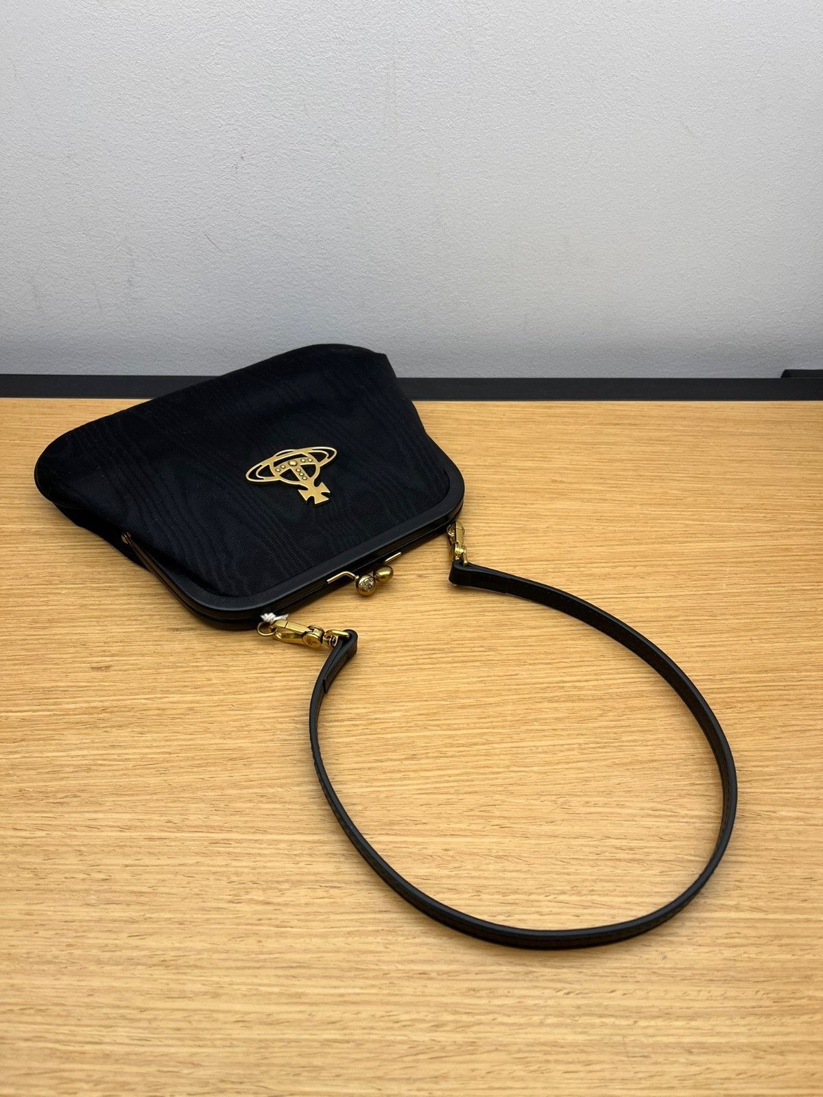 Vivienne Westwood o1f1d3z0625 Size: OS / Vivienne’s Crossbody Bag in Black Size ONE SIZE - 1 Preview