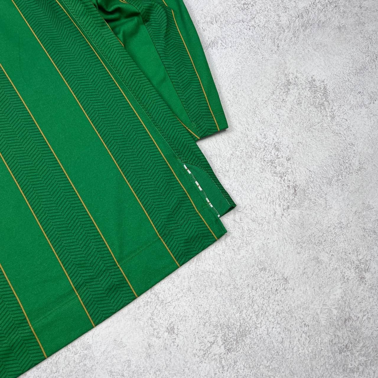 Umbro MEN'S Vintage Umbro Ireland National Soccer Football Jersey Size US S / EU 44-46 / 1 - 8 Thumbnail