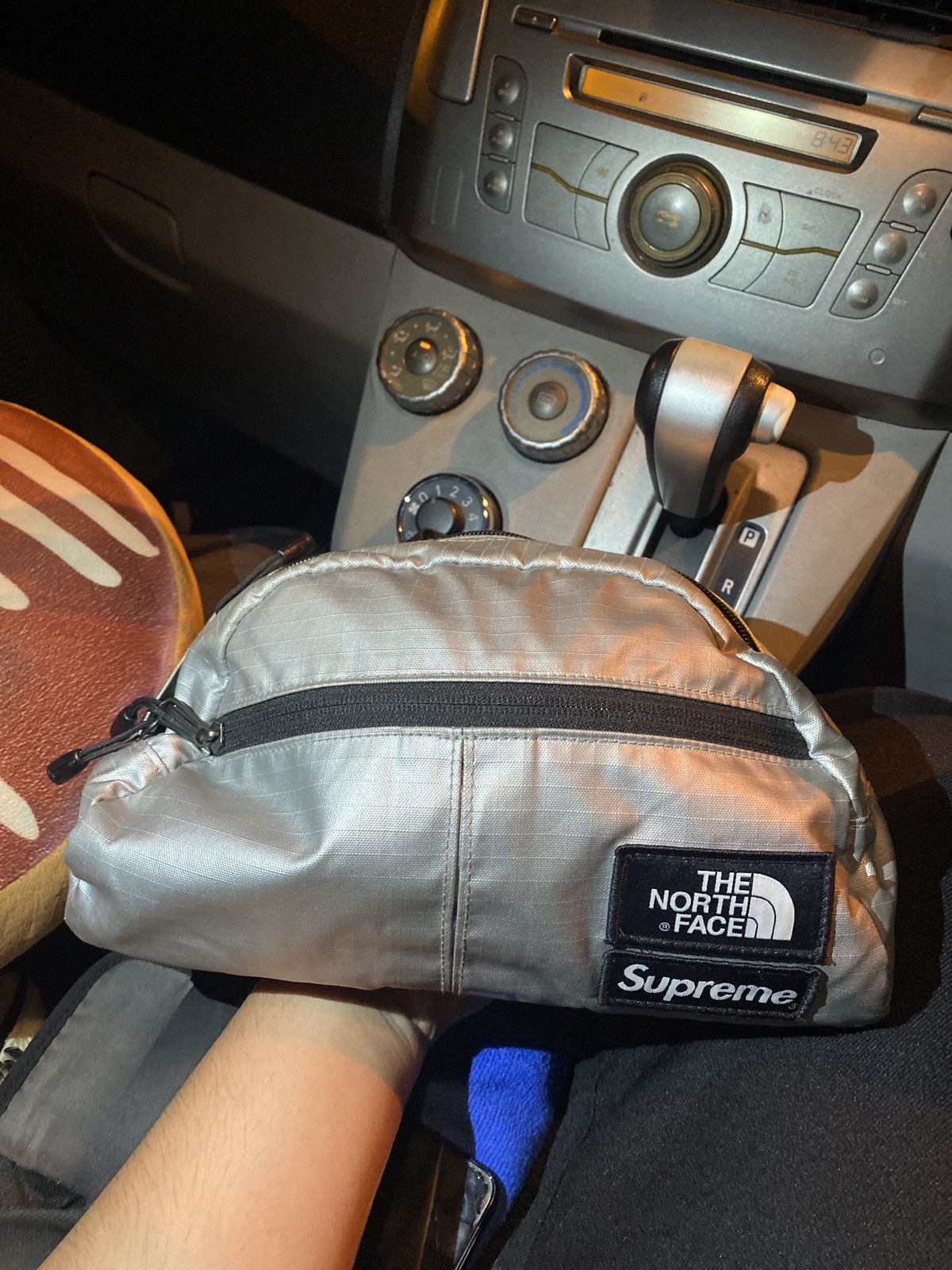 Supreme x North-face metallic waist bag (silver)