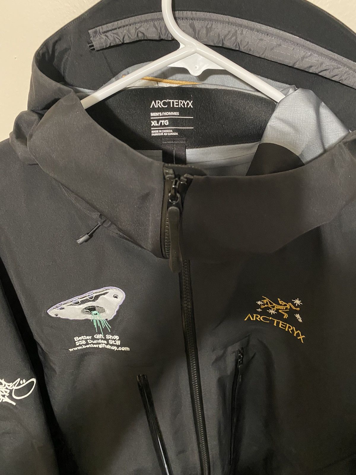 Arc'teryx × Goretex Arcteryx Better Gift Shop Alpha SV Artist Series Size US XL / EU 56 / 4 - 9 Thumbnail