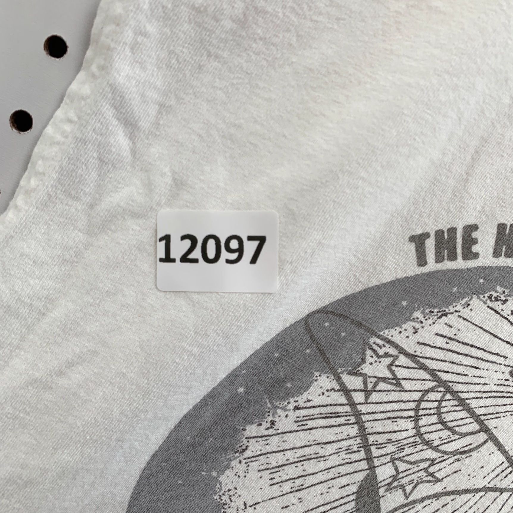 Disney VINTAGE Disney Unisex Adult T-Shirt Large White Sleeveless DisneyLand 2011 The Happiest Place On Earth 2010s Size US L / EU 52-54 / 3 - 4 Thumbnail