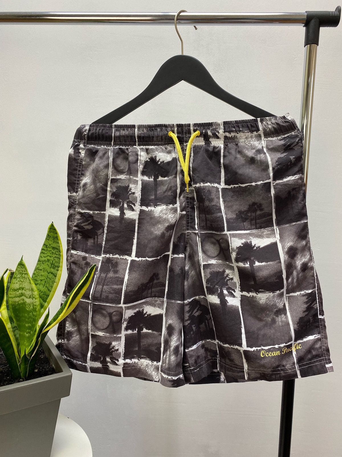 Ocean Pacific × Vintage Vintage Y2K Ocean Pacific Hurricane Shorts Size US 32 / EU 48 - 1 Thumbnail