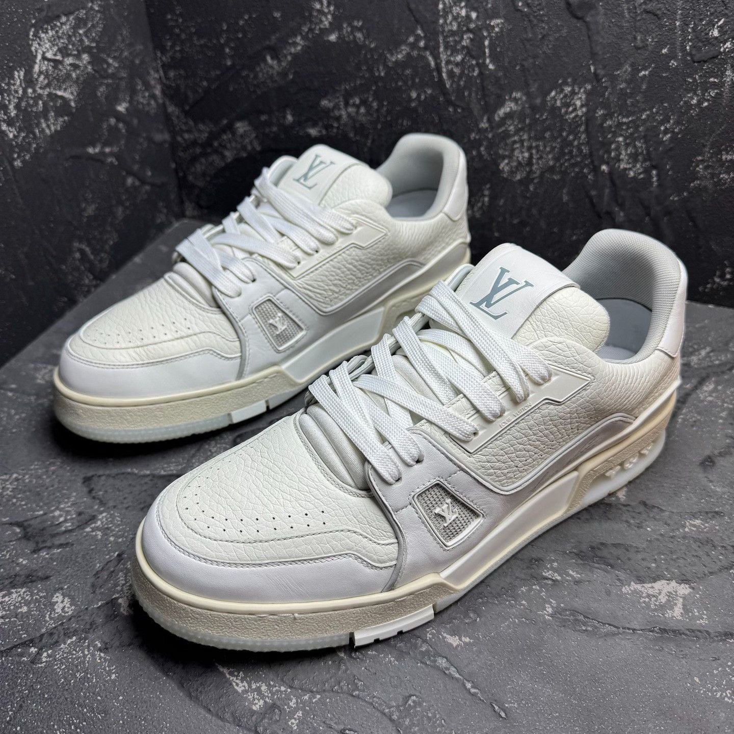 Louis Vuitton Louis Vuitton Training White Lowtop Sneakers 9.5 Men Size US 9.5 / EU 42-43 - 1 Thumbnail