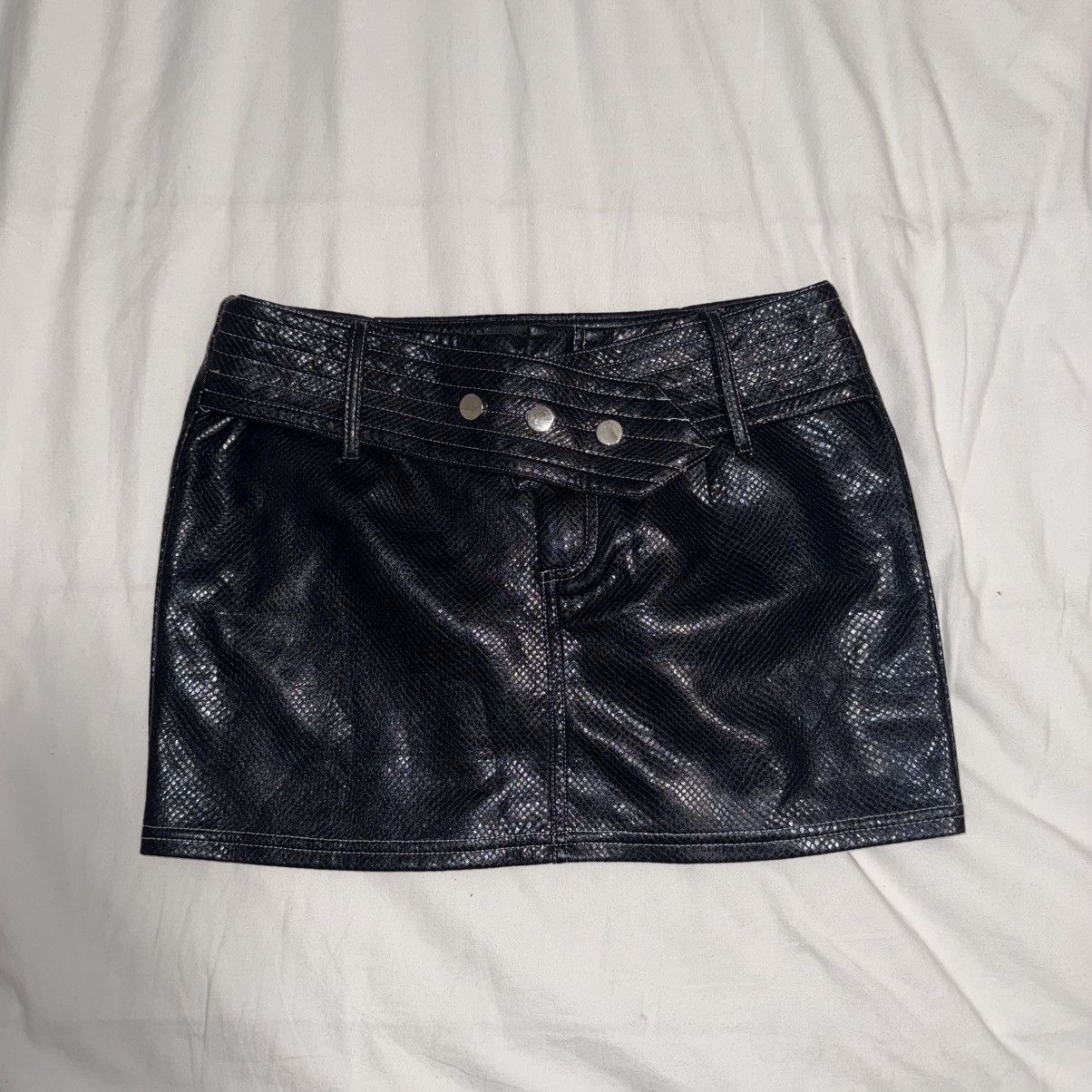 PrettyLittleThing PrettyLittleThing black leather snake print mini skirt Size 26" / US 2 / IT 38 - 1 Thumbnail
