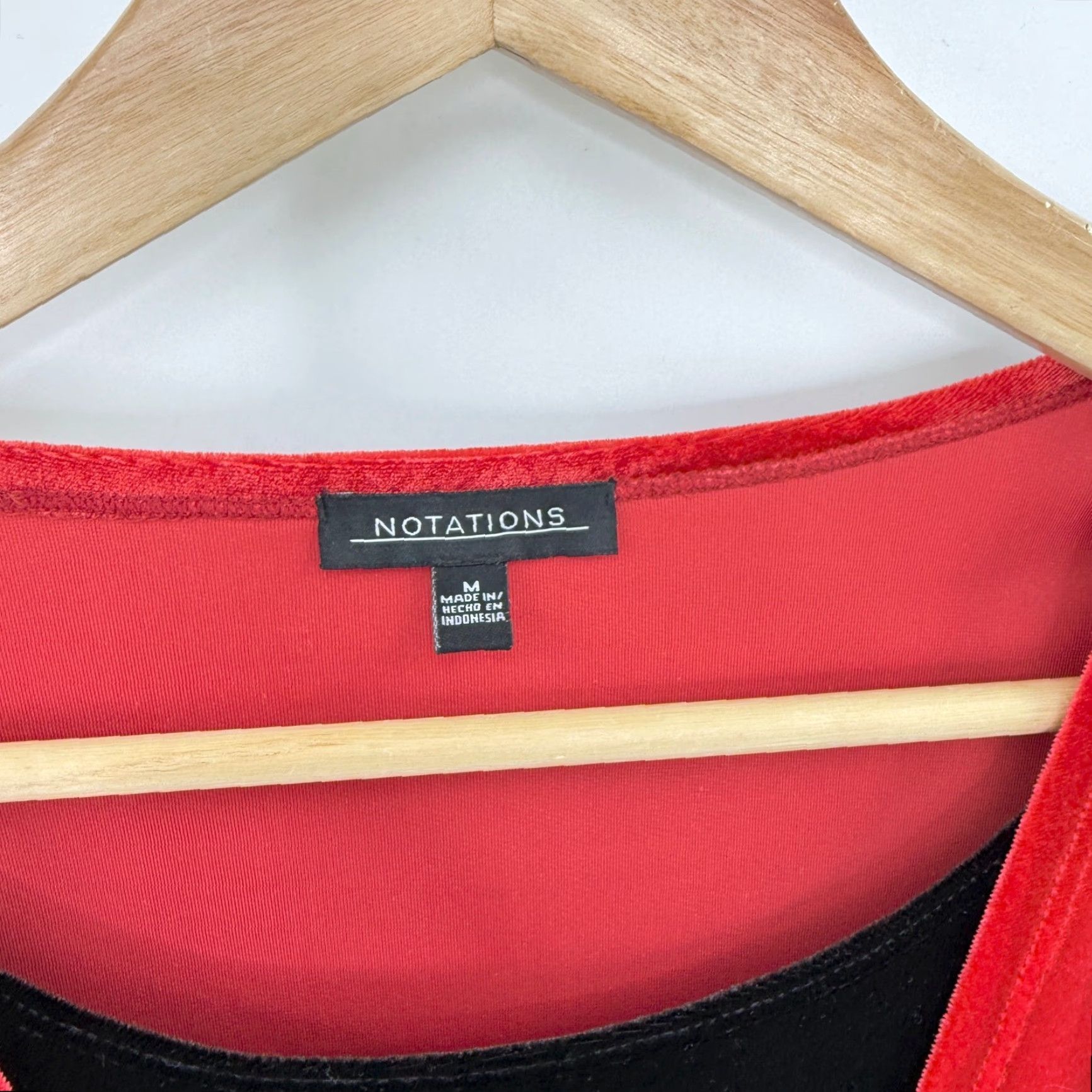 Vintage NOTATIONS Red Velvet 3/4 Sleeve V-Neck Top Blouse Women M Dressy Beaded Buckle Embellished Stretch Tunic Size M / US 6-8 / IT 42-44 - 3 Thumbnail