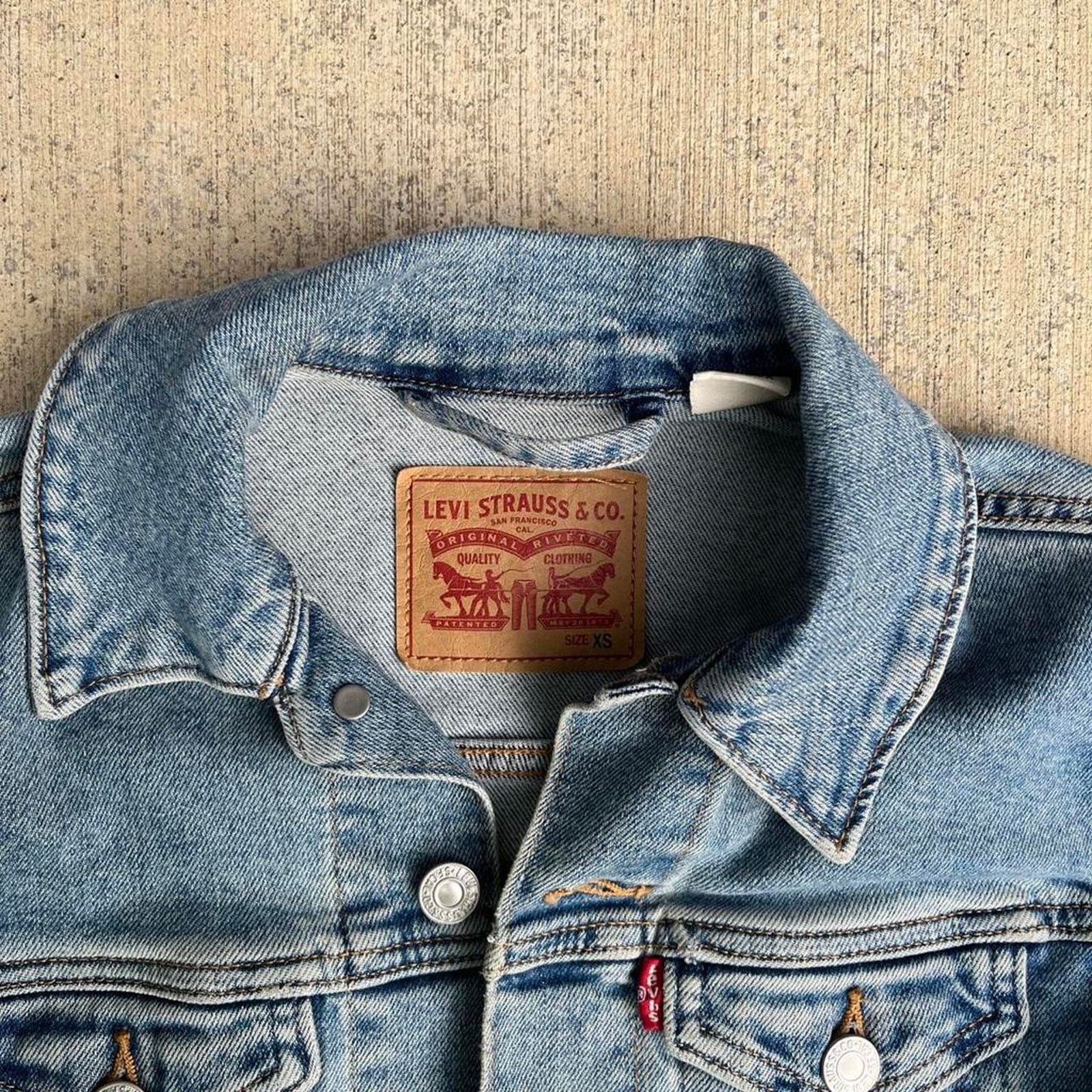 Levi's Women's Original Levi Trucker Jacket Jeanie Medium Blue Wash Size XS / US 0-2 / IT 36-38 - 3 Thumbnail